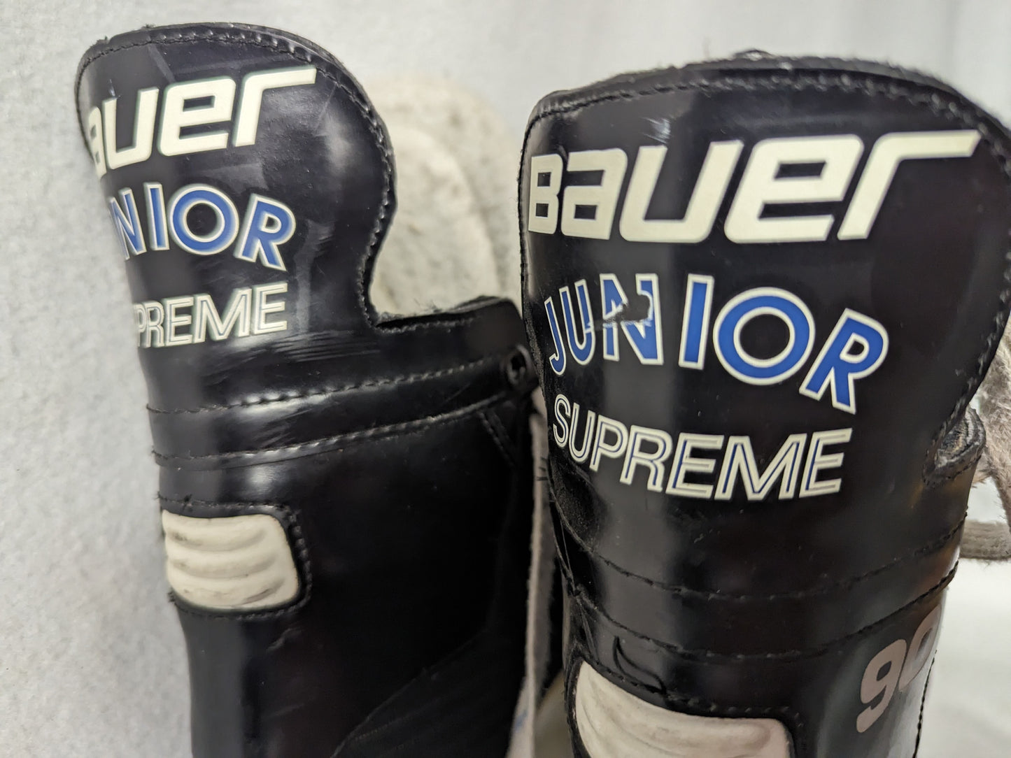 Bauer Junior Supreme Hockey Ice Skates Size 3.5 Color Black Condition Used