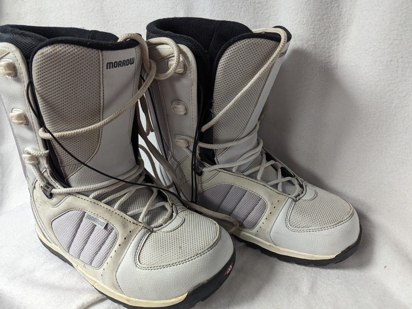 Morrow Women's Snowboard Boots Size Women 10 Color White Condition Used