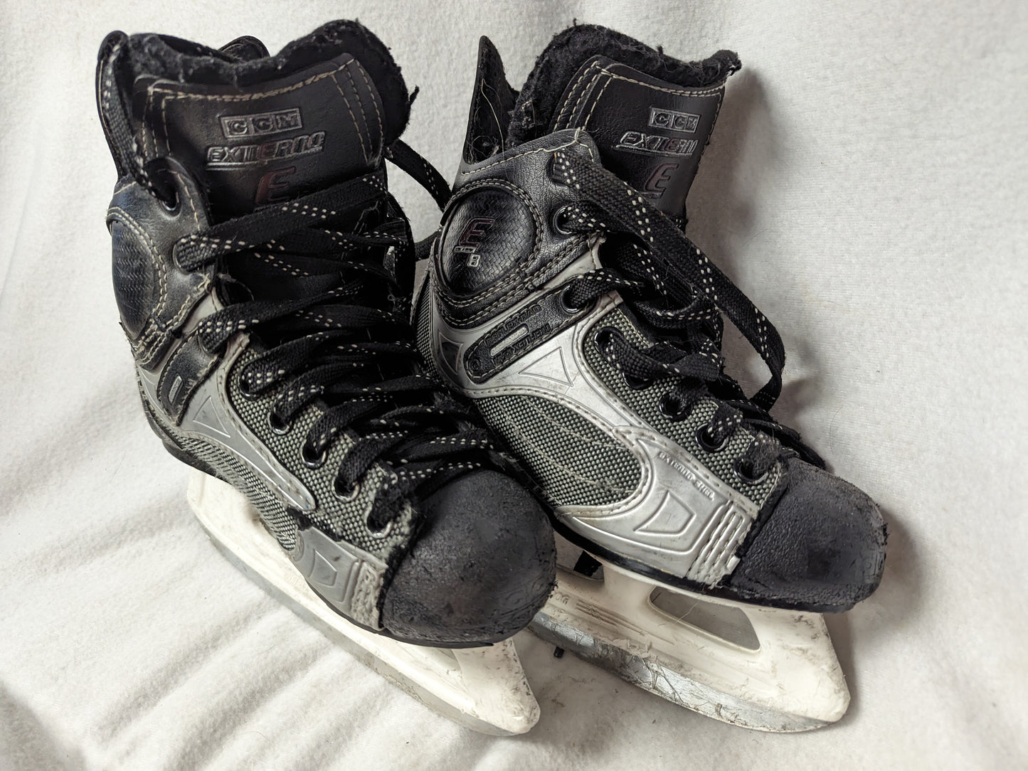 CCM Externo Youth Hockey Ice Skates Size 3 Color Black Condition Used