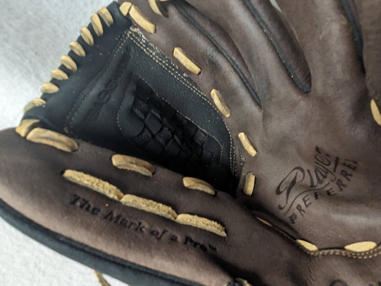 Rawlings Players Series Leather Left Hand Catch (RHT) Baseball/Softball Mitt Size 11.5 In Color Brown Condition Used