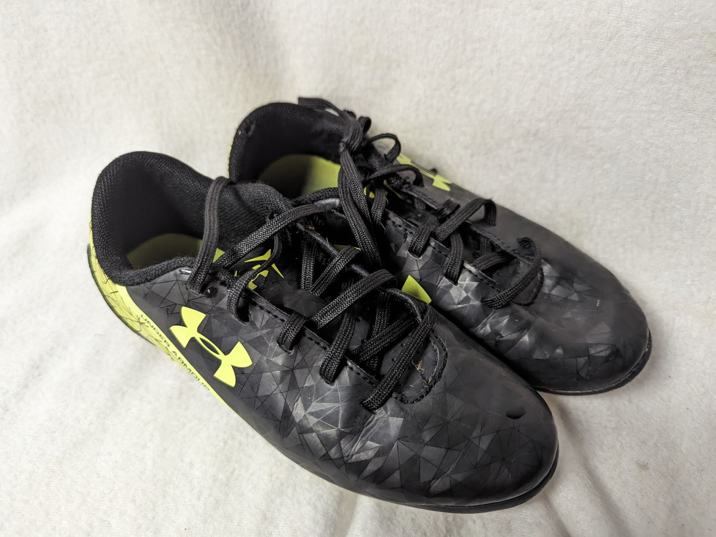 Under Armour Cleats Size 2 Black Used