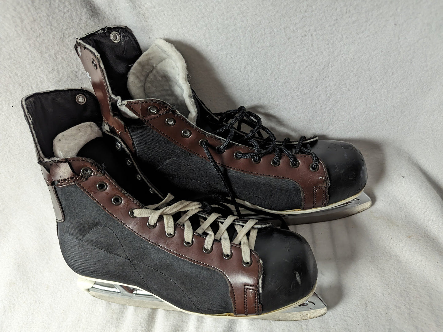 CCM  Ice Skates Size 9 Color Black and Brown Condition Used