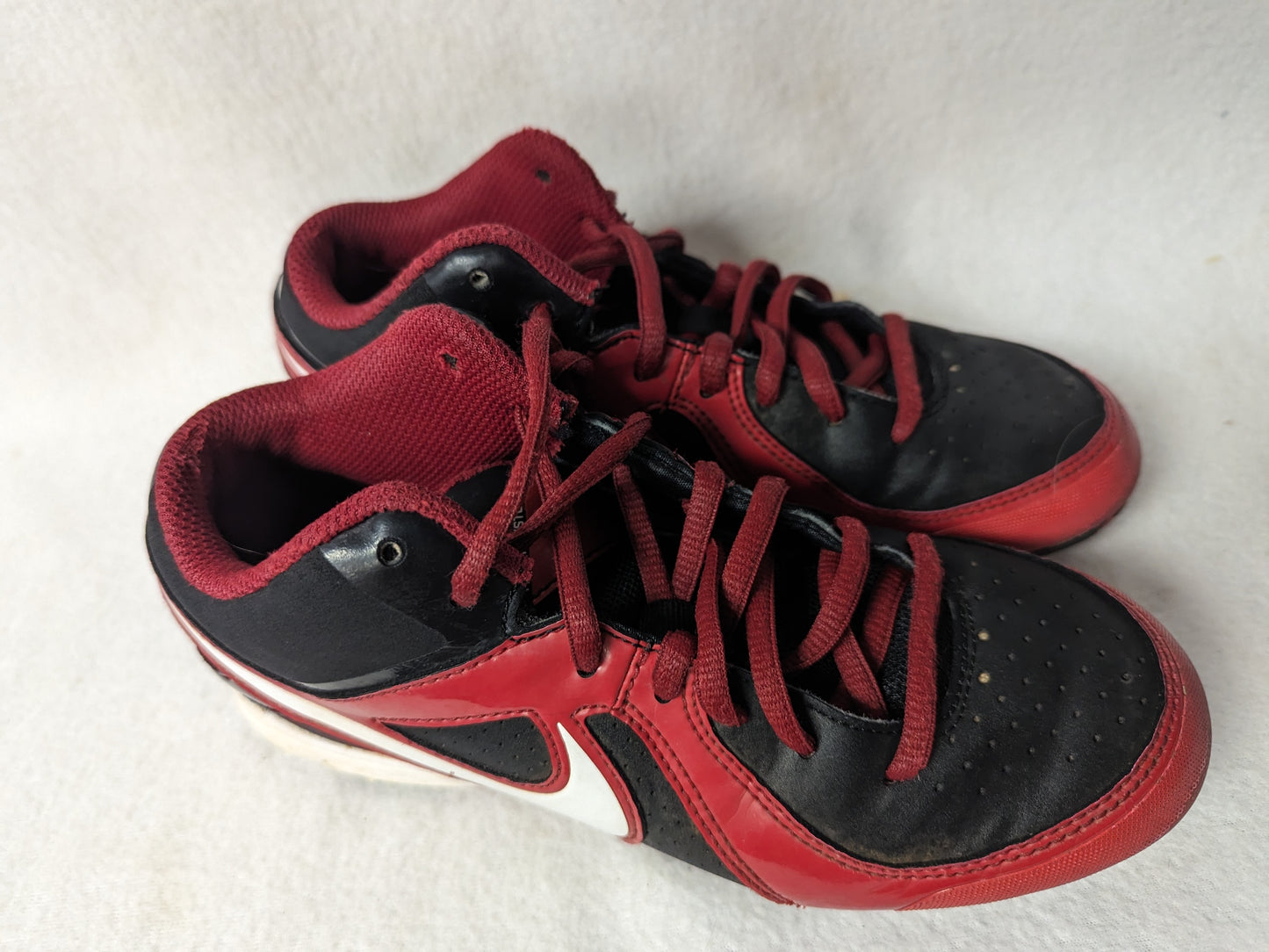 Nike Youth Cleats Size 3 Color Red Condition Used