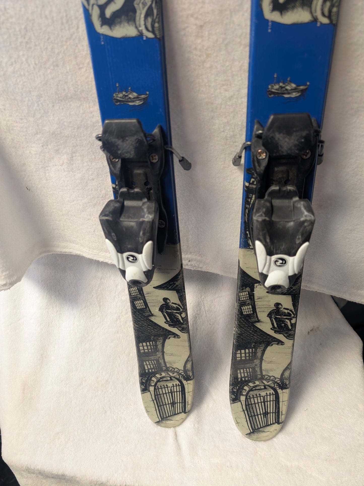 K2 Twin Tip Skis Juvy w/Rossignol Comp J Bindings Size 129 Cm Color Blue Used