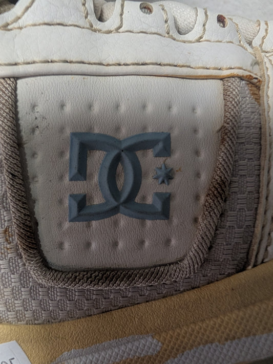 DC Snowboard Boots Women Size 8 White Used Adult