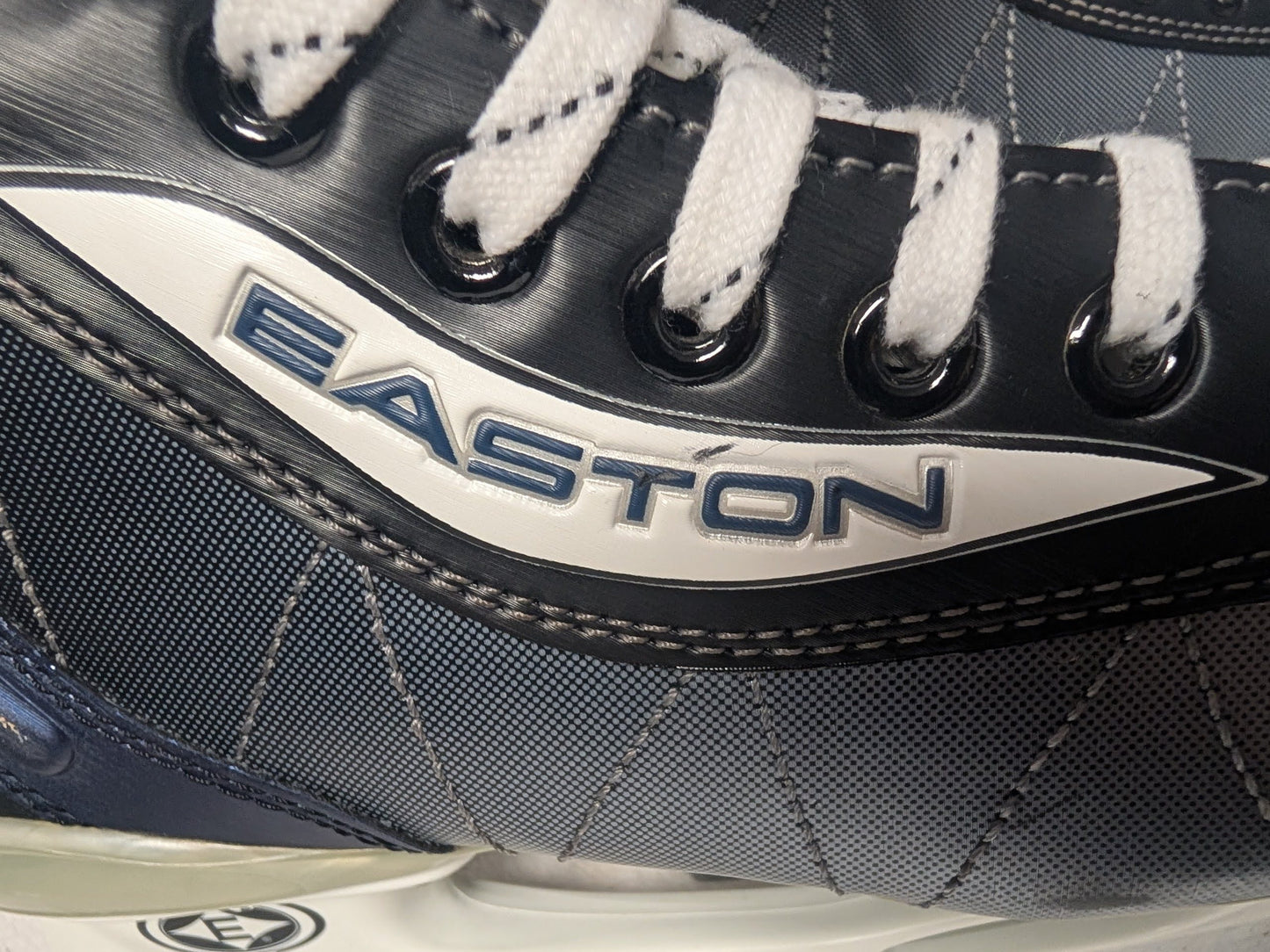 Easton Hockey Ice Skates Size 9 Color Black Used