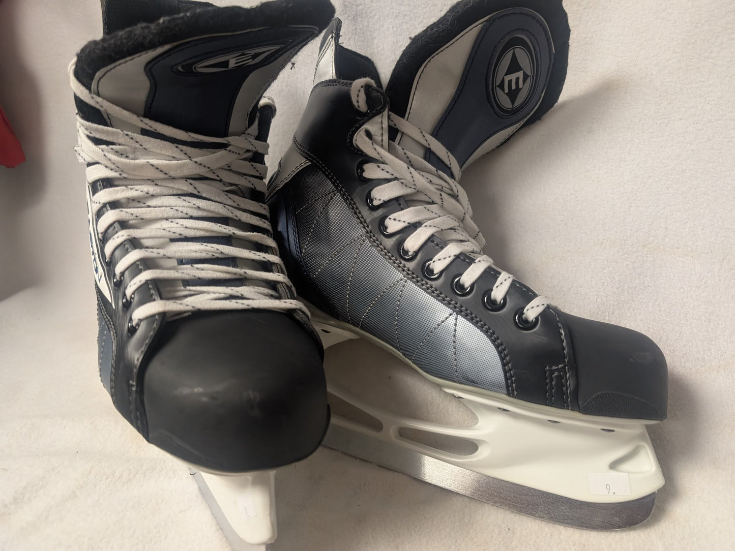 Easton Hockey Ice Skates Size 9 Color Black Used