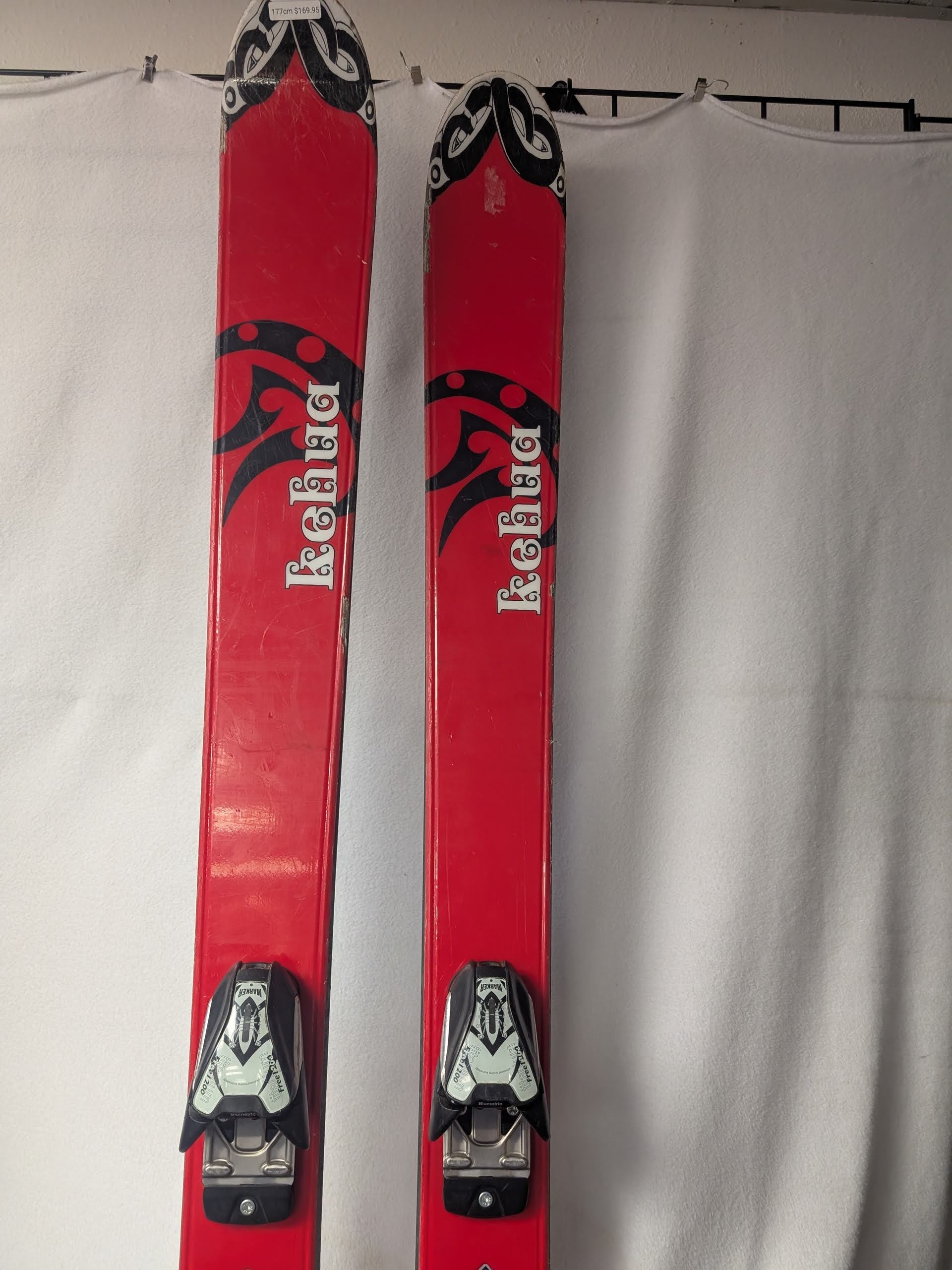 Hart スキー ホワイト/ネイビー/レッド Skis – Replays Sports Exchange