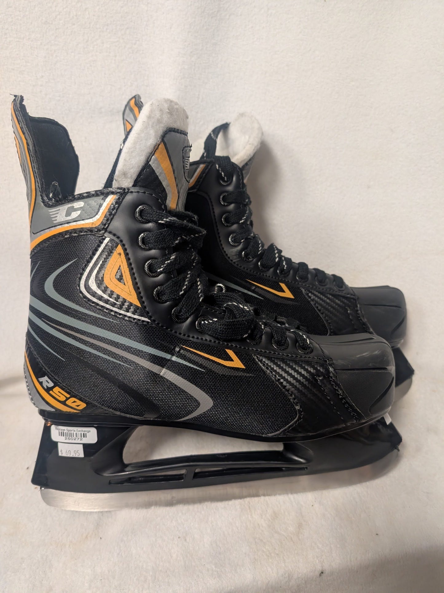 R50 Hockey Ice Skates Size 9 Color Black Used