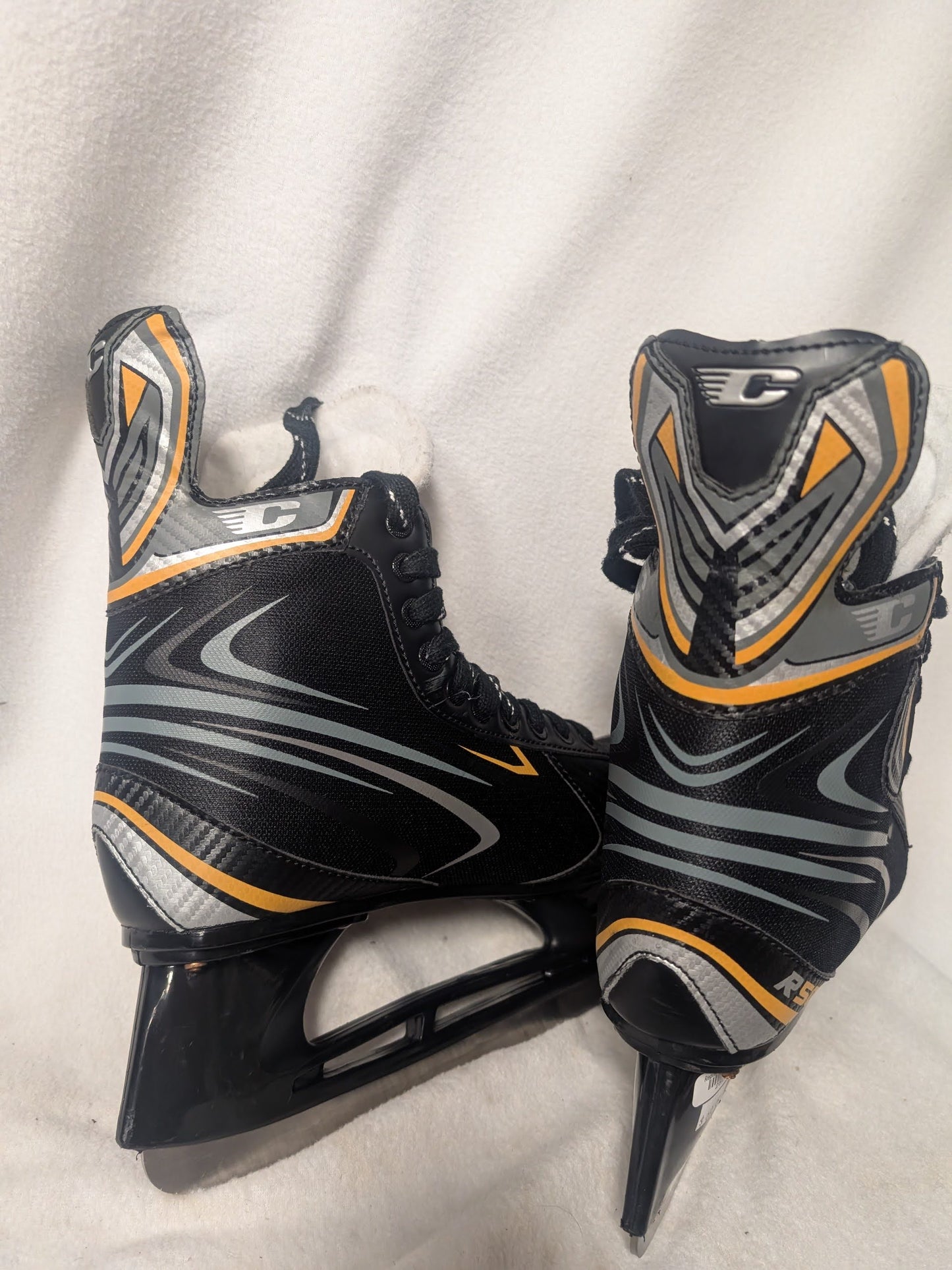 R50 Hockey Ice Skates Size 9 Color Black Used