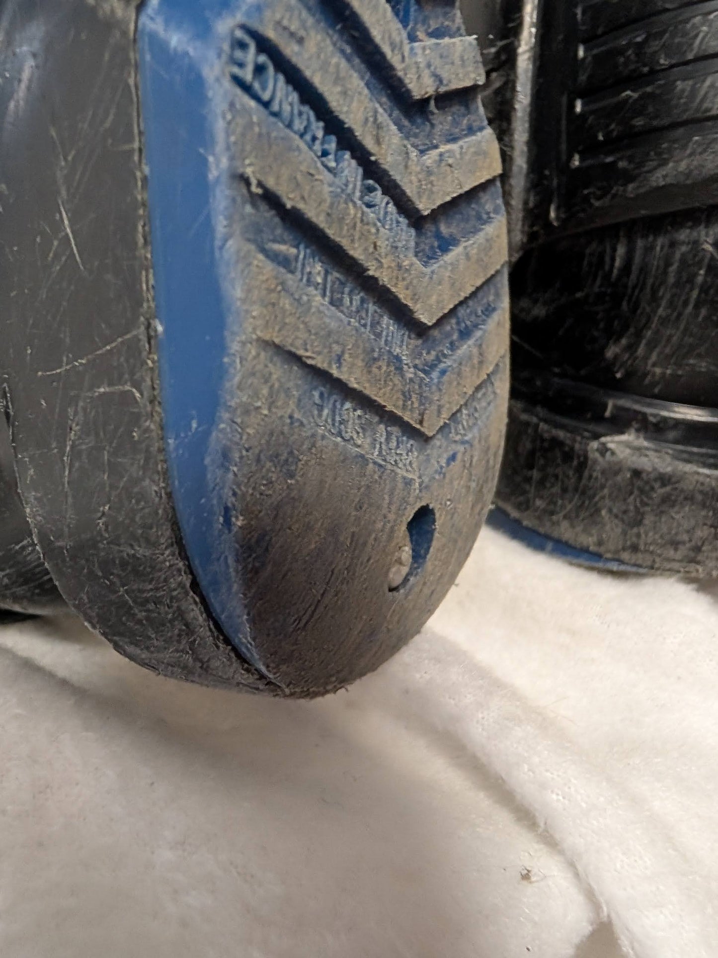 Salomon Youth Ski Boots Size 19 Color Black Used