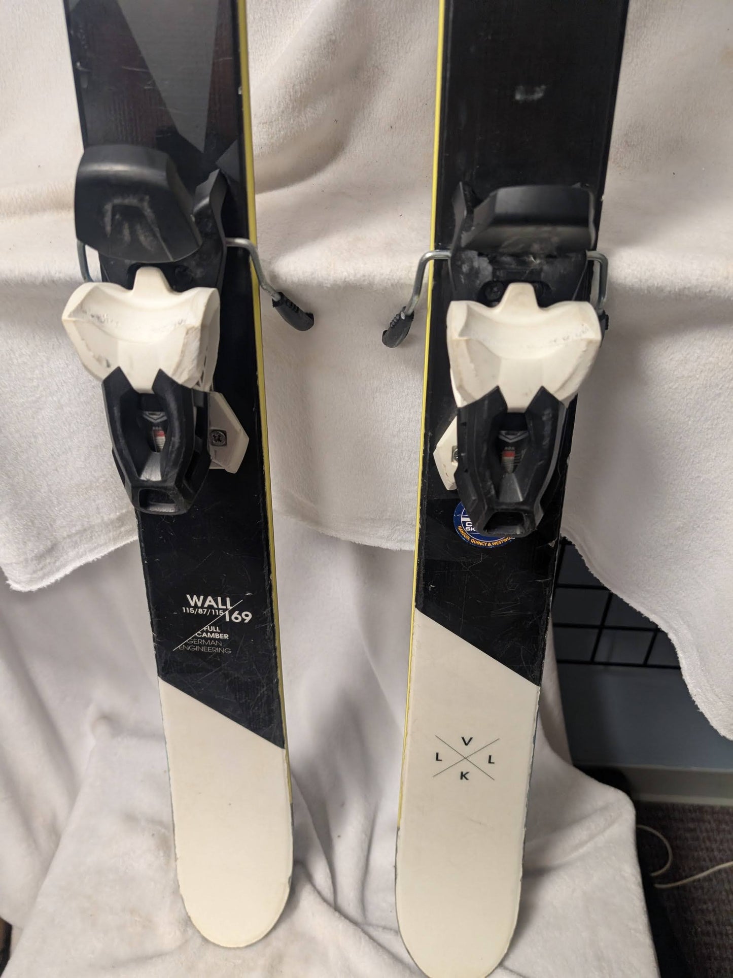 Volkl Wall Skis Elan Attack Bindings Size 169 Cm Black Used