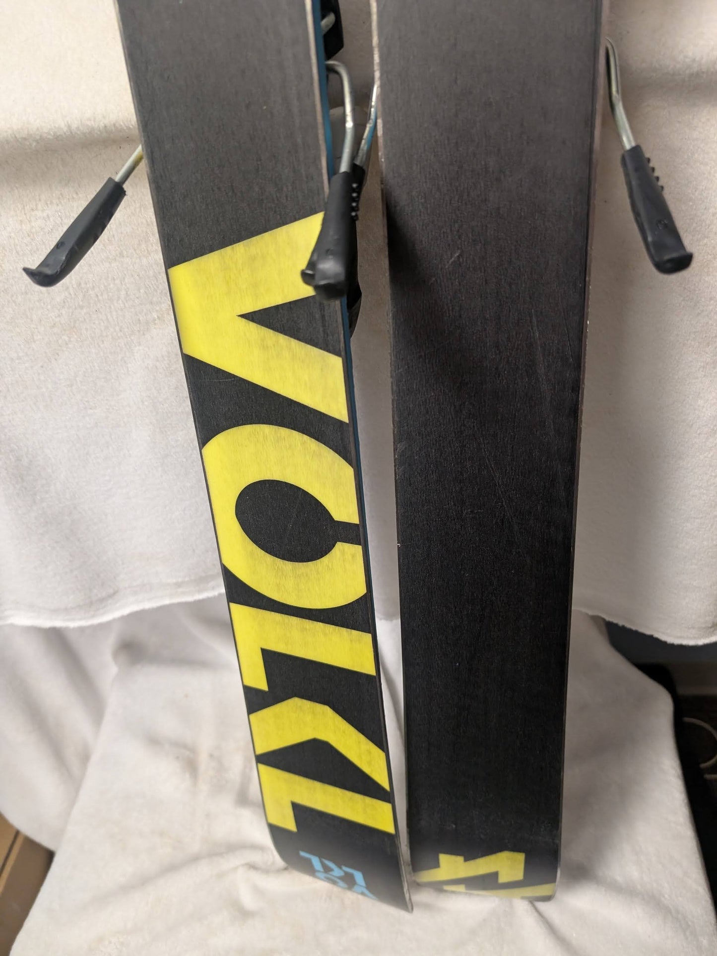 Volkl Wall Skis Elan Attack Bindings Size 169 Cm Black Used