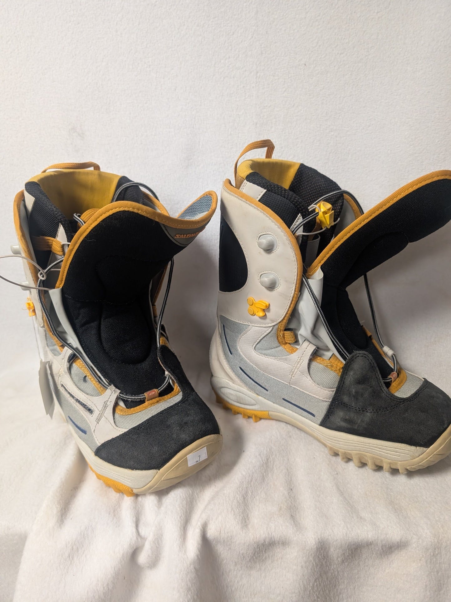 Salomon Synapse Snowboard Boots Size 7 Color White Condition Used