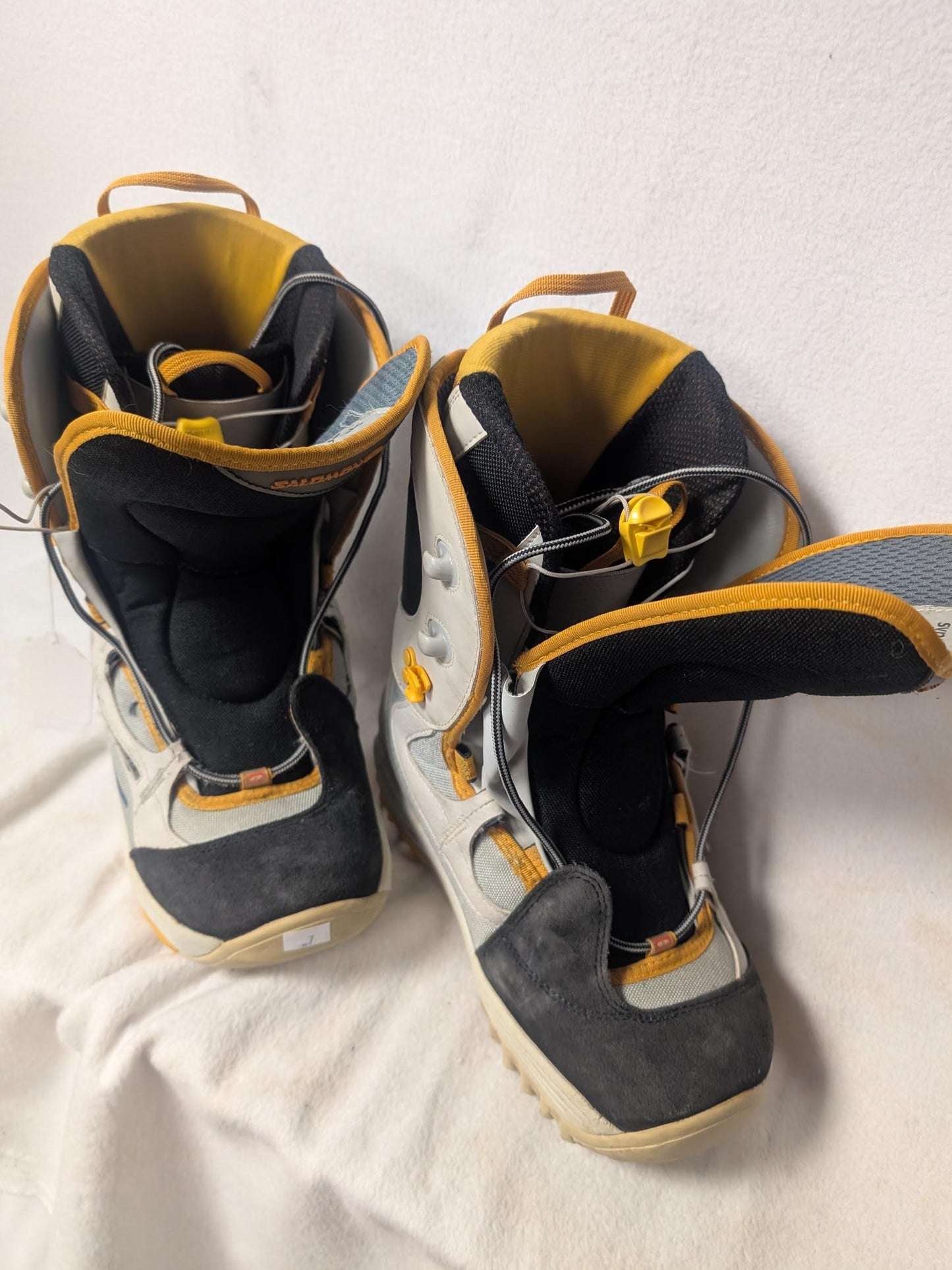 Salomon Synapse Snowboard Boots Size 7 Color White Condition Used