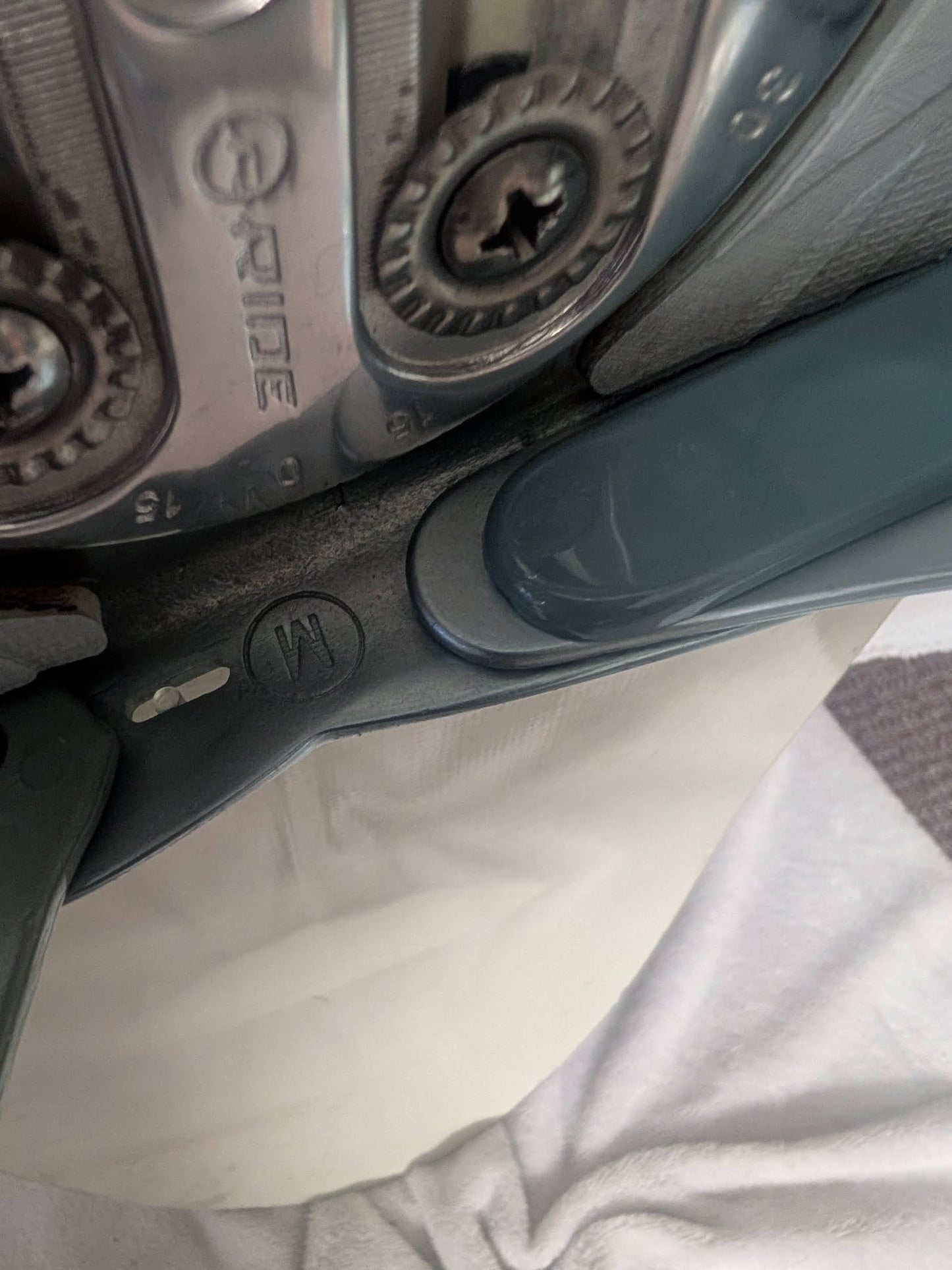 Ride Solace Snowboards Medium Ride Bindings Size 142 Cm Color White Used