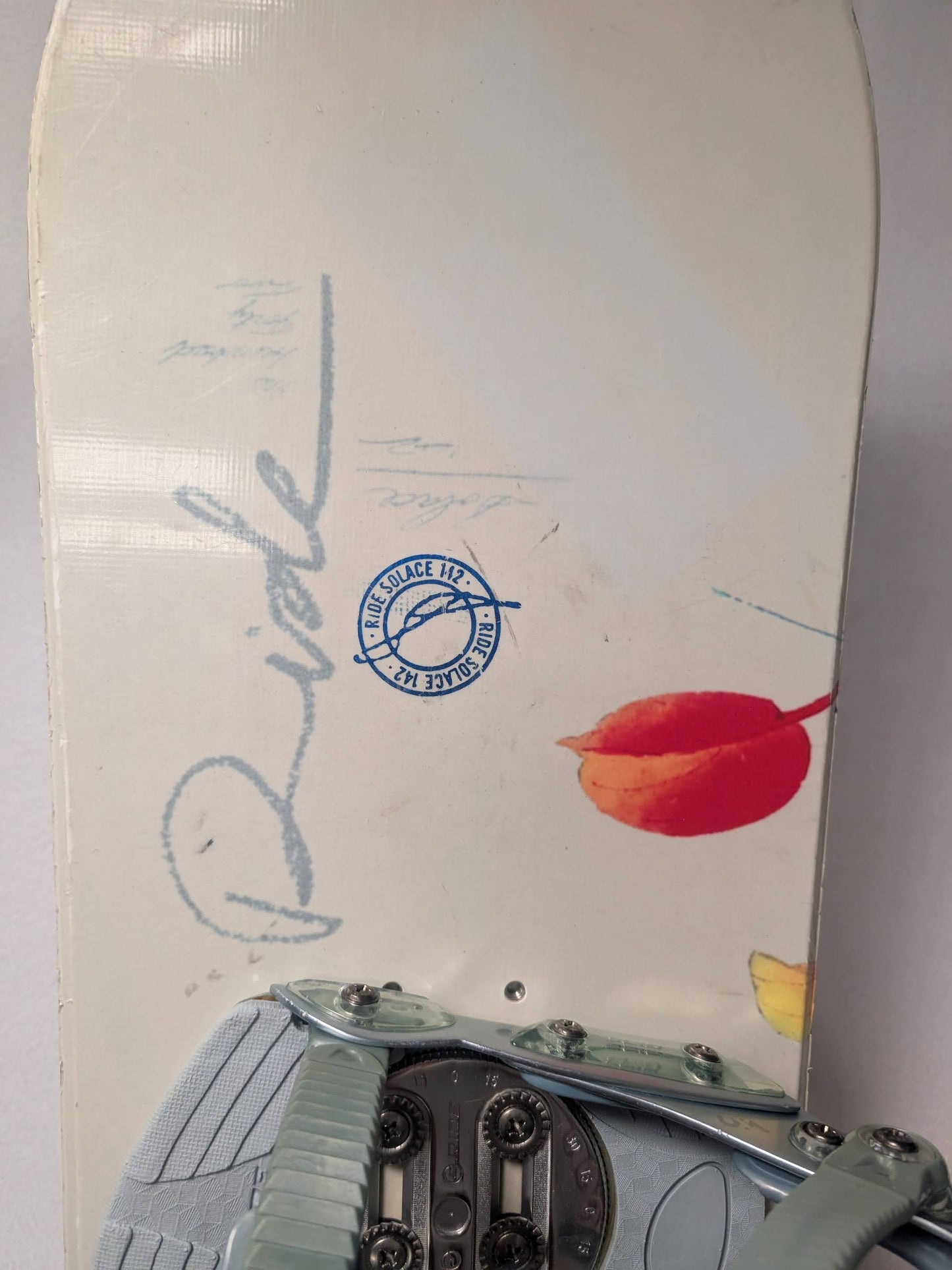 Ride Solace Snowboards Medium Ride Bindings Size 142 Cm Color White Used