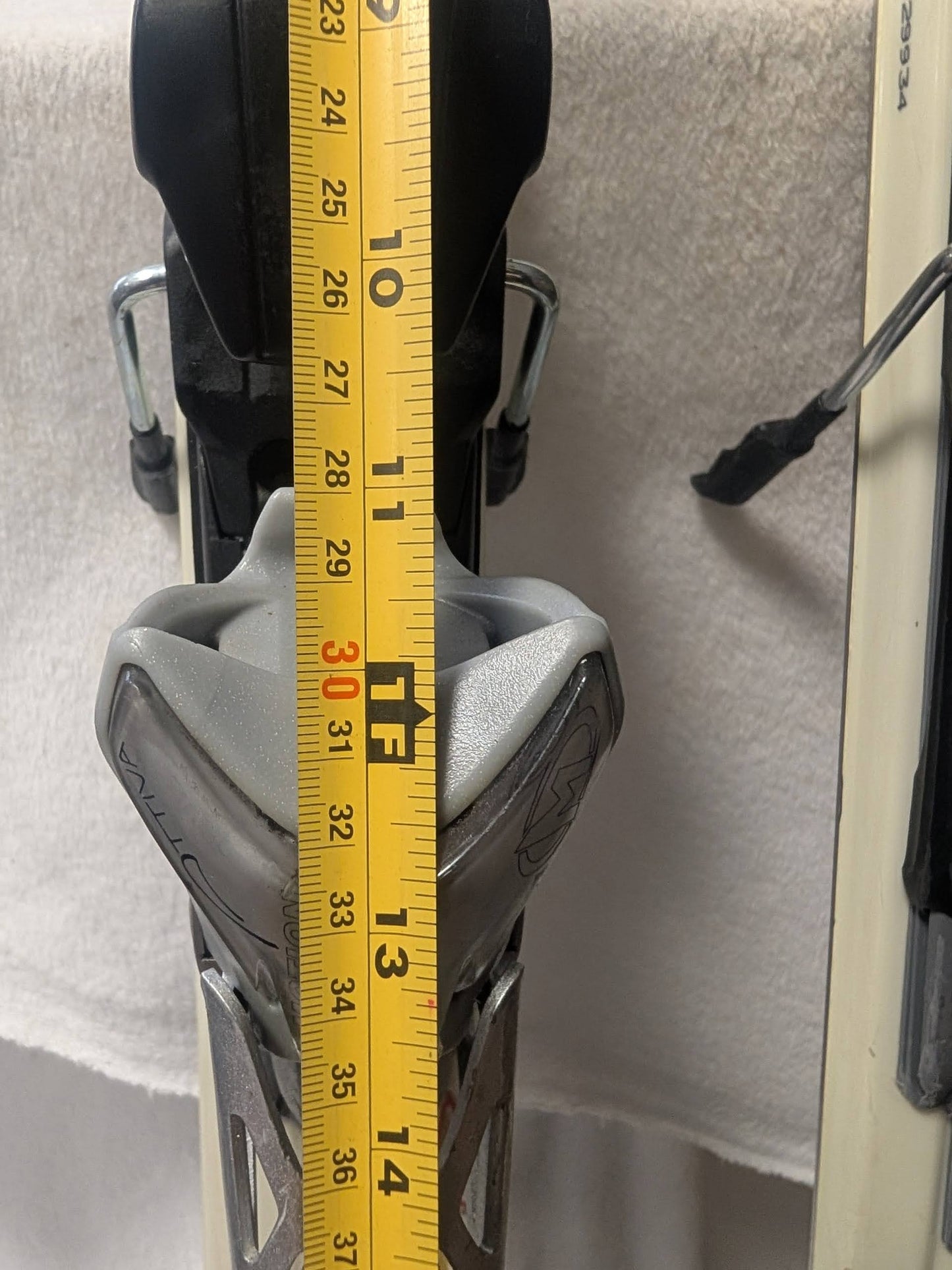 Volkl Attiva 4 Skis Marker Motion Bindings Size 161 Cm White Used