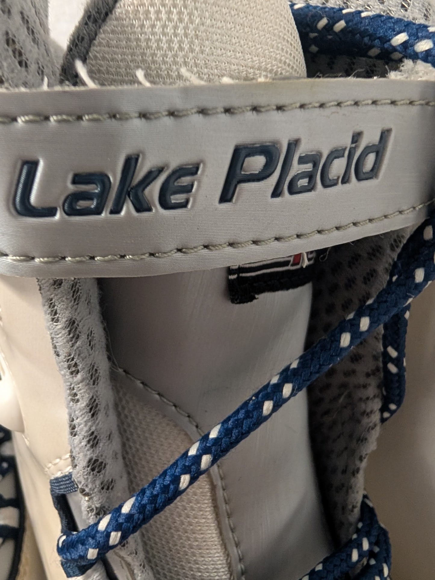 Lake Placid Hockey figure Ice Skates Size 6 Color White Used