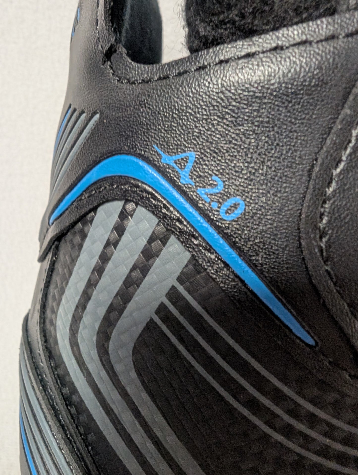 American 2.0 Hockey Ice Skates Size 4 Color Black Condition Used