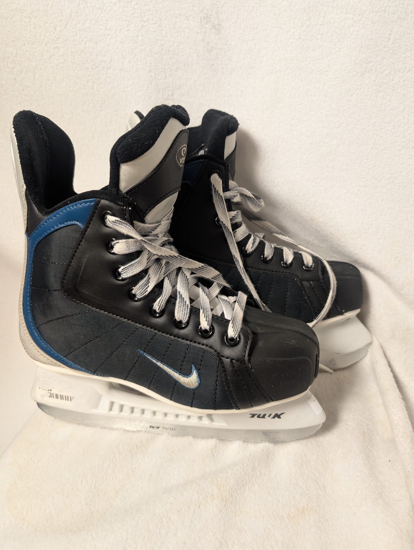 Nike Hockey Ice Skates Size 6 Color Black Condition Used
