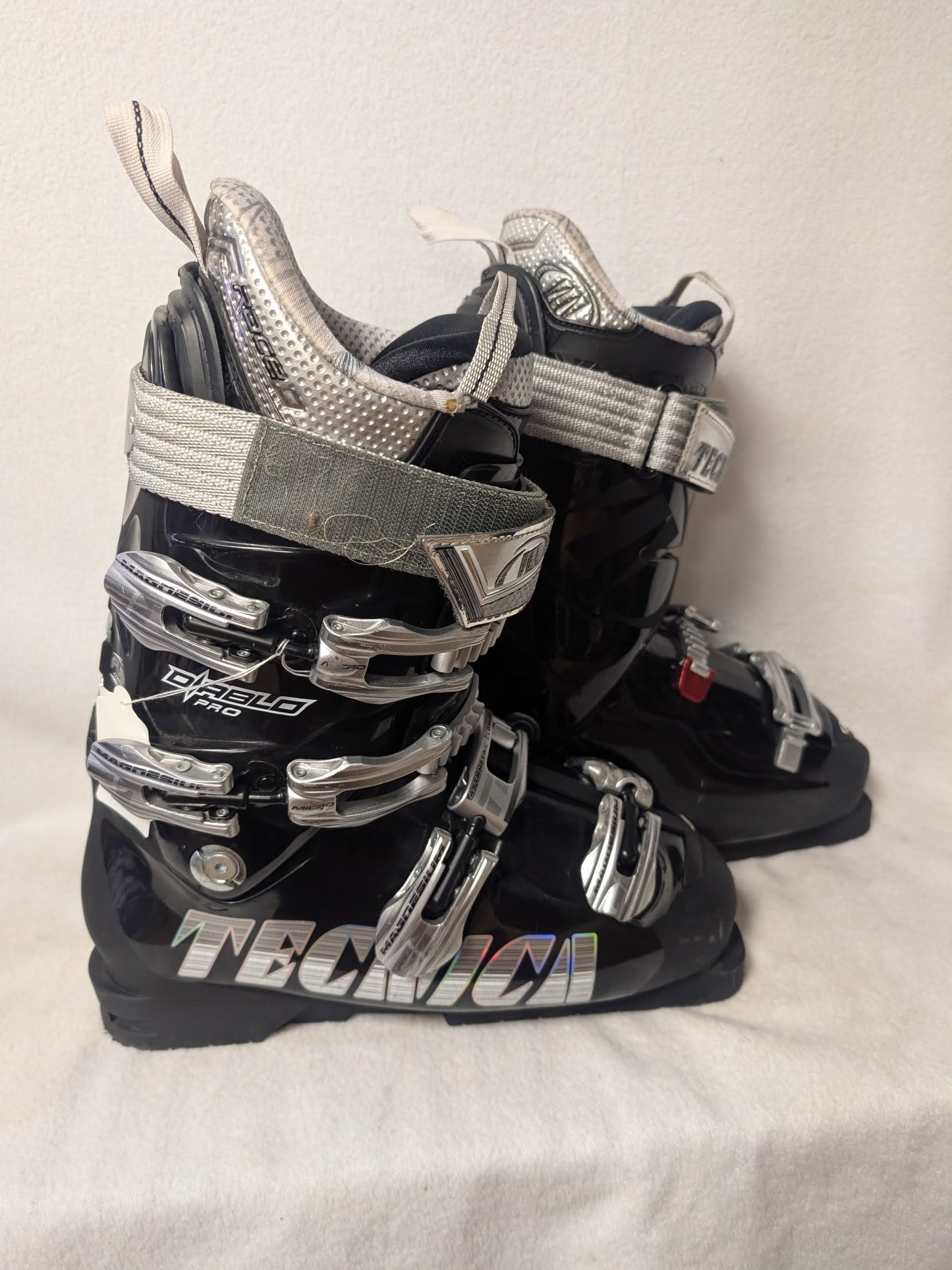 Tecnica Ski Boots Size 27.5 Color Black Condition Used