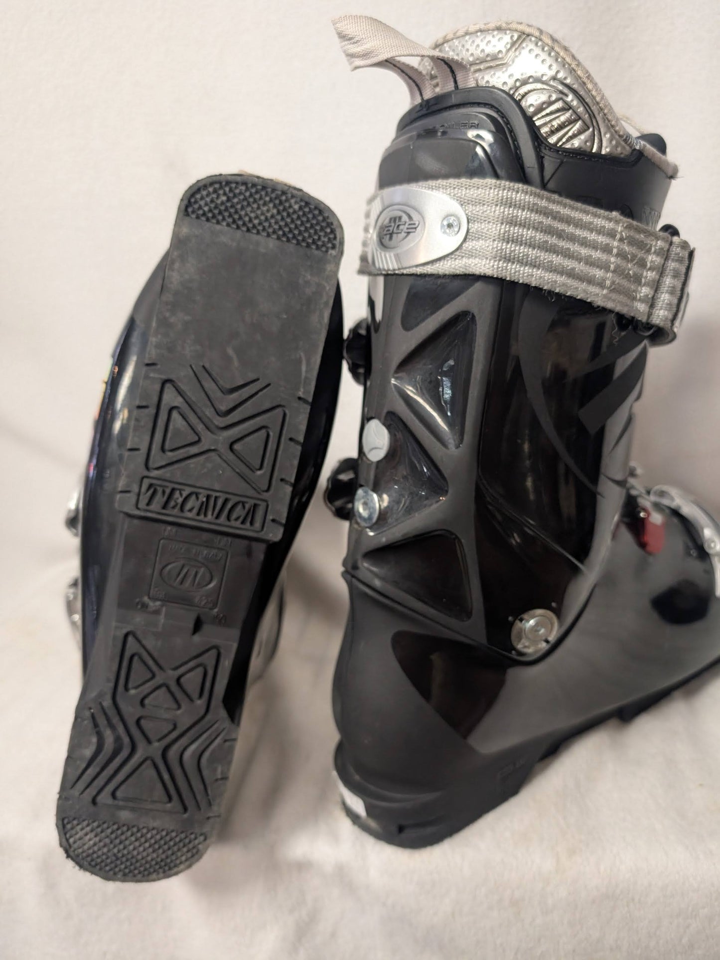 Tecnica Ski Boots Size 27.5 Color Black Condition Used