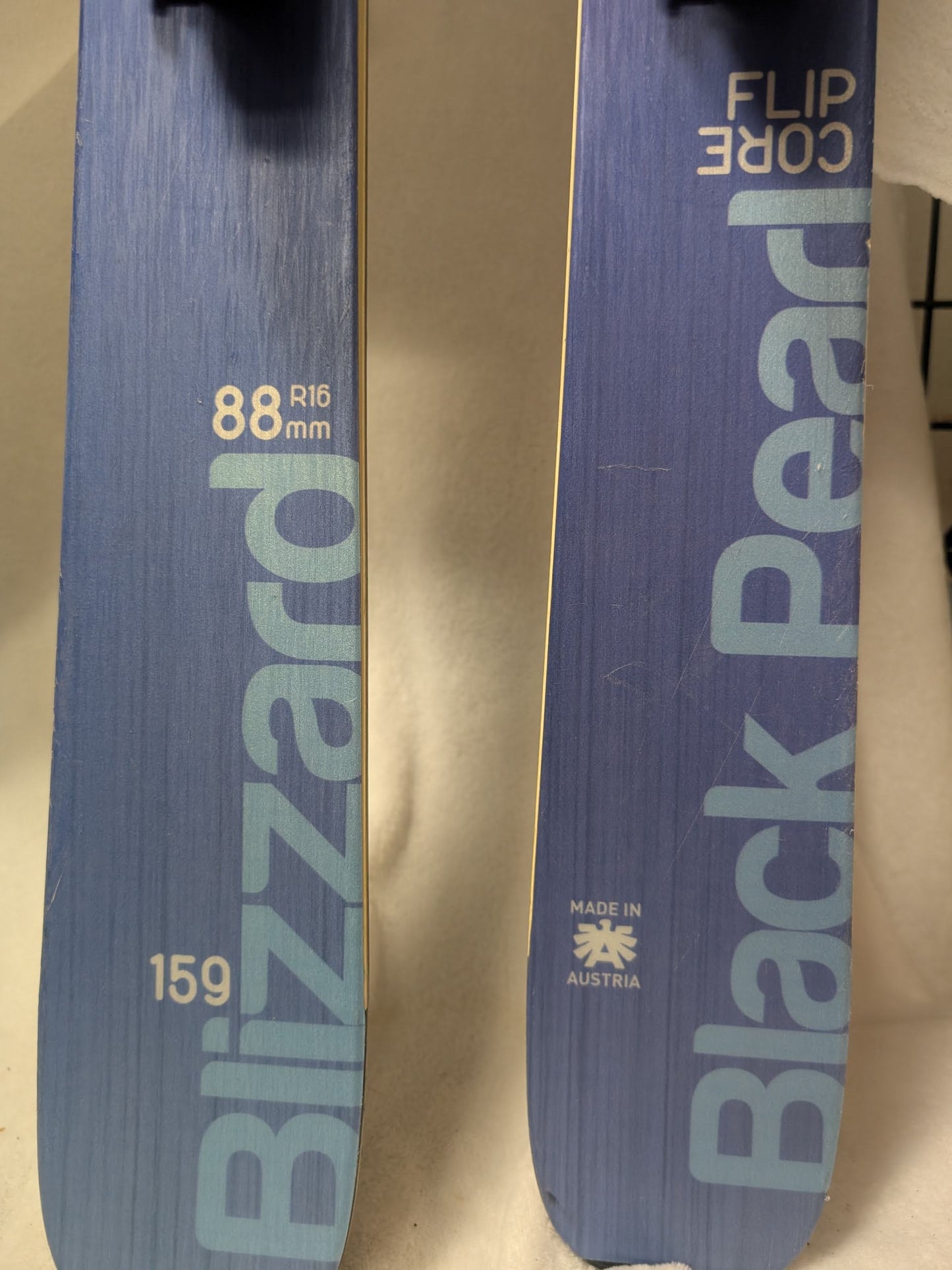 Blizzard Black Pearl Skis Knee Mist Bindings 160 cm Blue Used