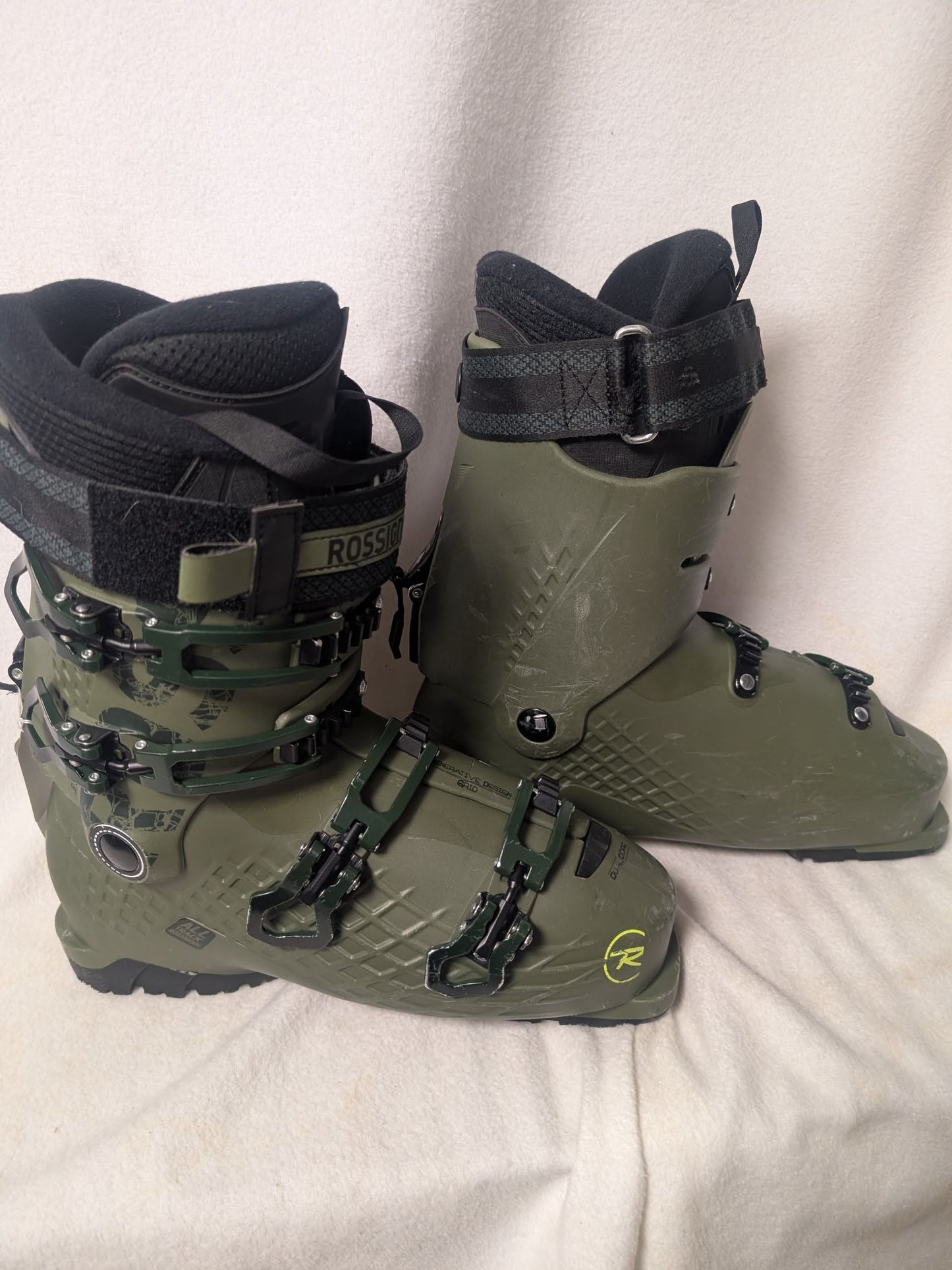 Rossignol Jr80 All Track Ski Boots Size 27.5 Color Green Condition Used