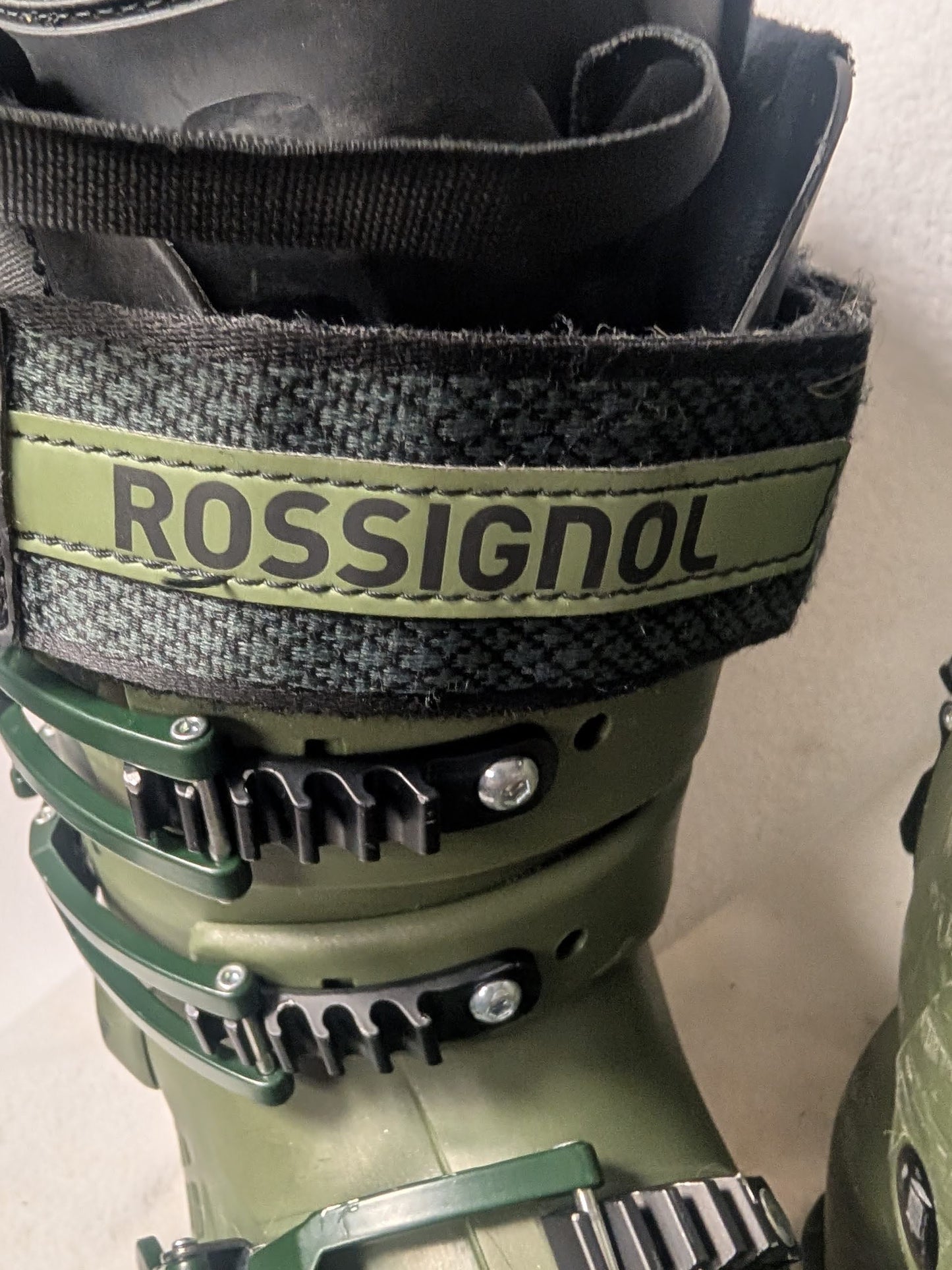 Rossignol Jr80 All Track Ski Boots Size 27.5 Color Green Condition Used