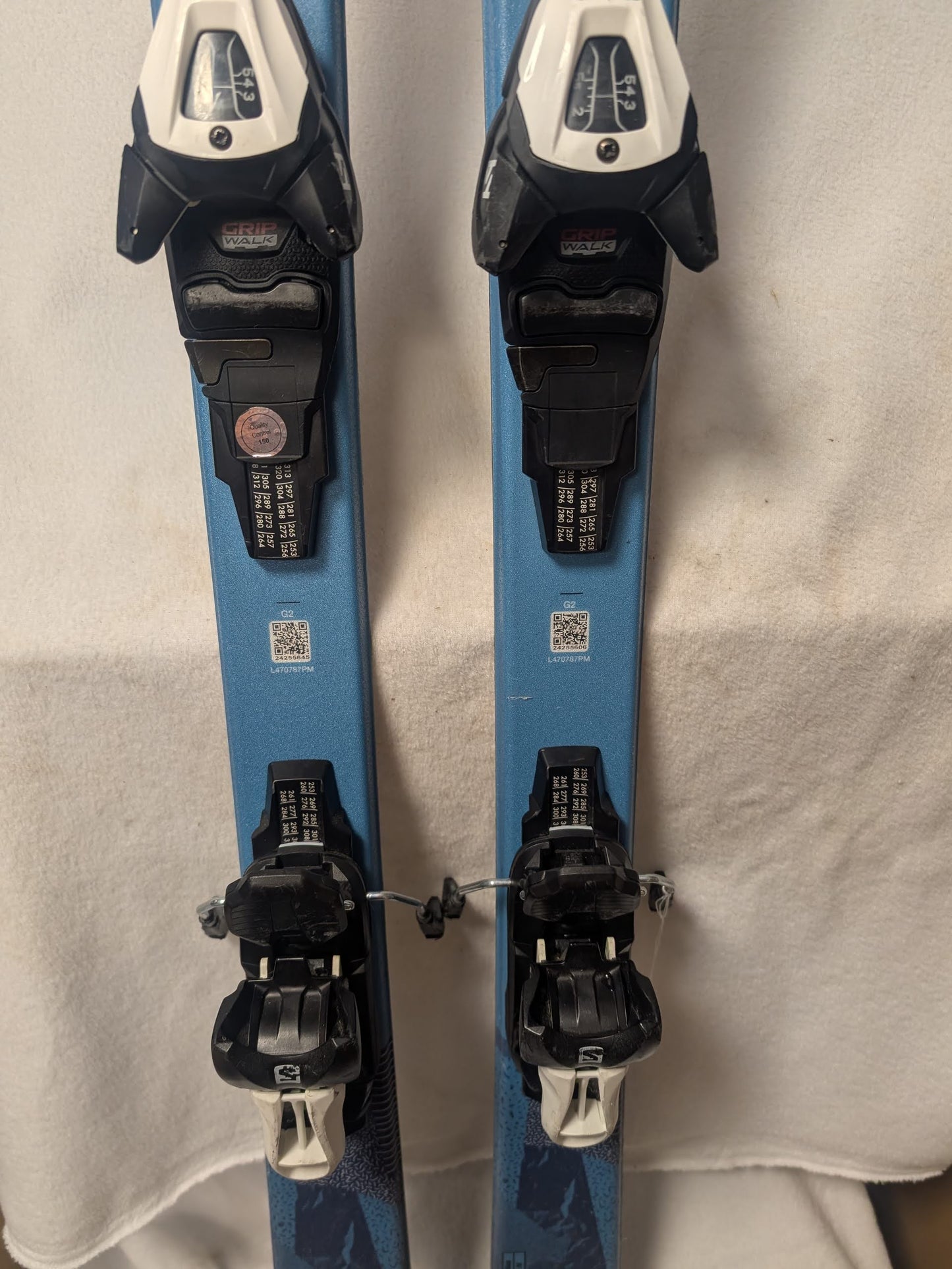 Salomon QST Jr Skis w/Marker Bindings Size 150 Cm Blue Used