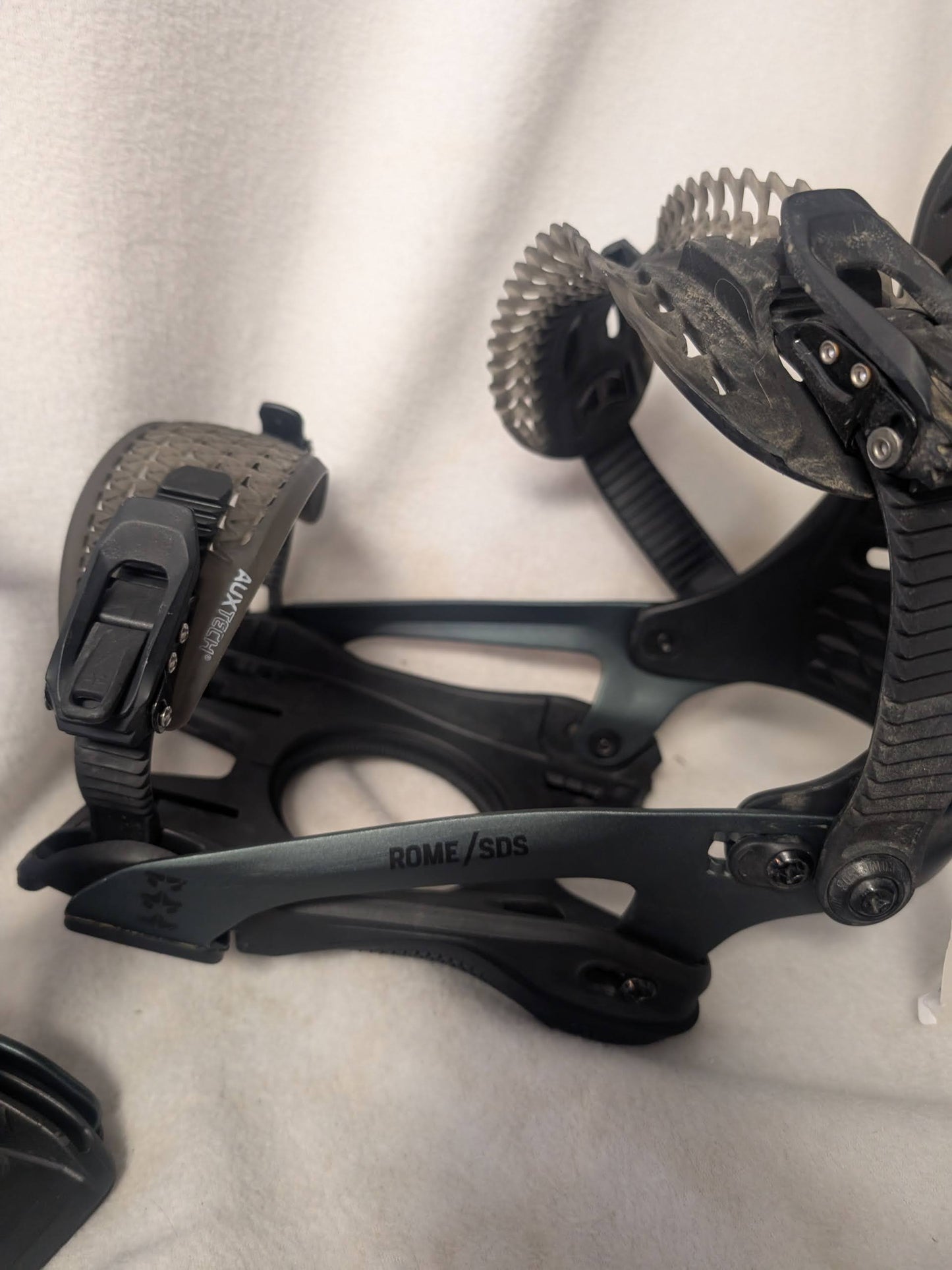 Rome SOS Snowboard Bindings Size M/L Color Black Condition Used Missing H/W
