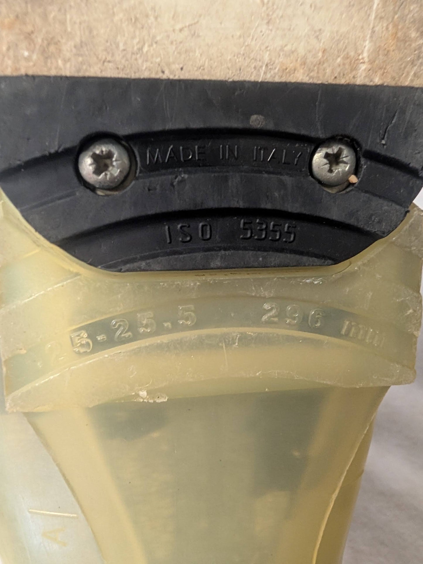 Lange Ski Boots Women Size 25.5 Color Yellow Condition Used