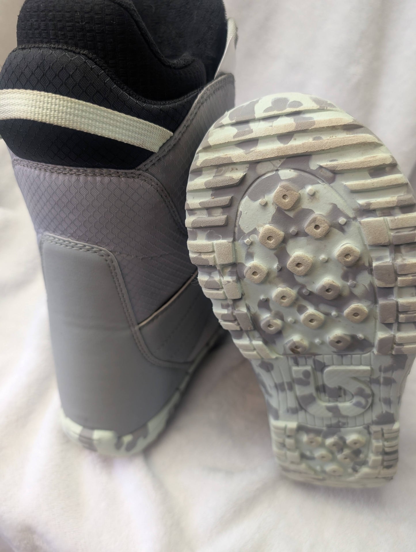 Burton Zipline Boa Snowboard Boots Size 5 Color Gray Condition Used