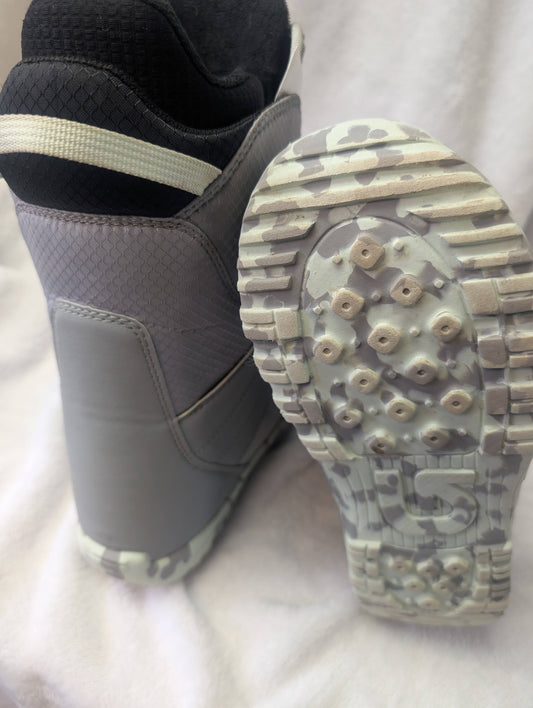 Burton Zipline Boa Snowboard Boots Size 5 Color Gray Condition Used