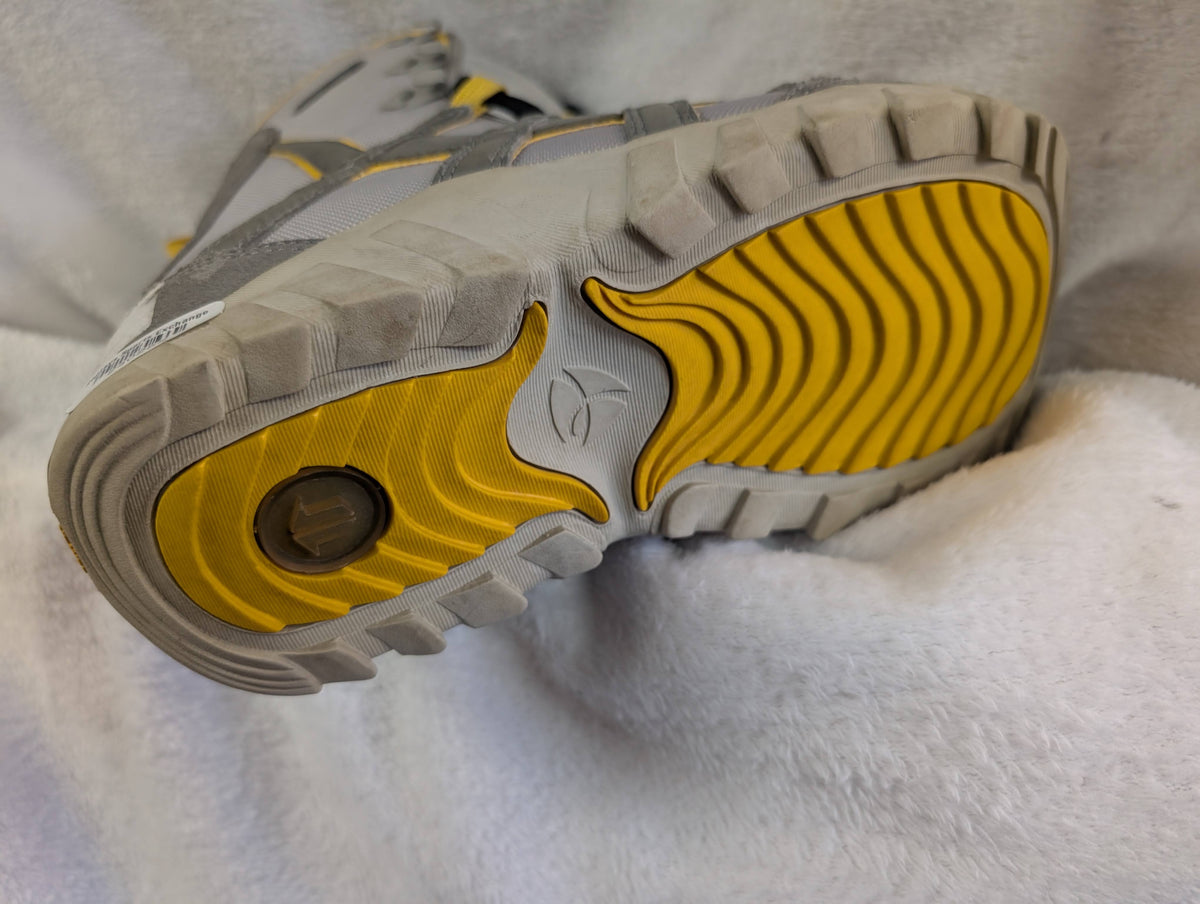 Burton Moto Snowboard Boots Size 6 Color Gray Condition Used