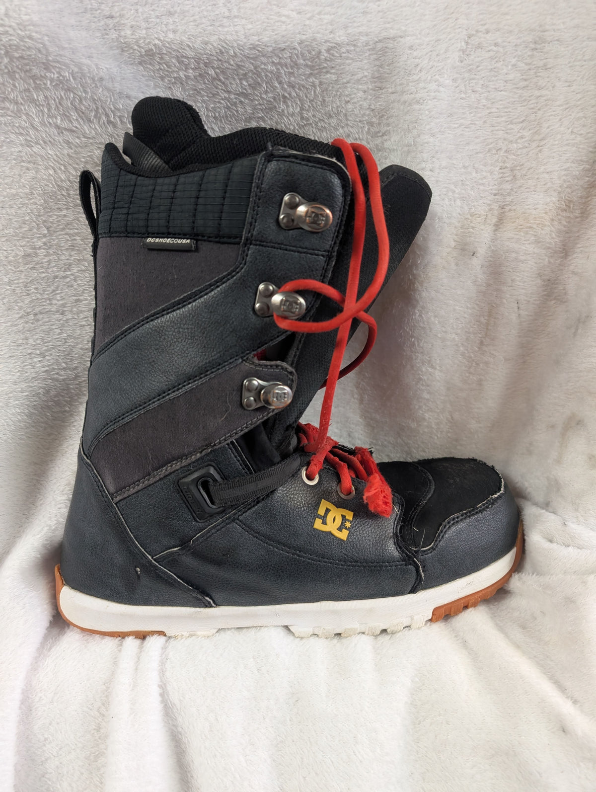 DC Mutiny Snowboard Boots Size 12 Color Black Condition Used