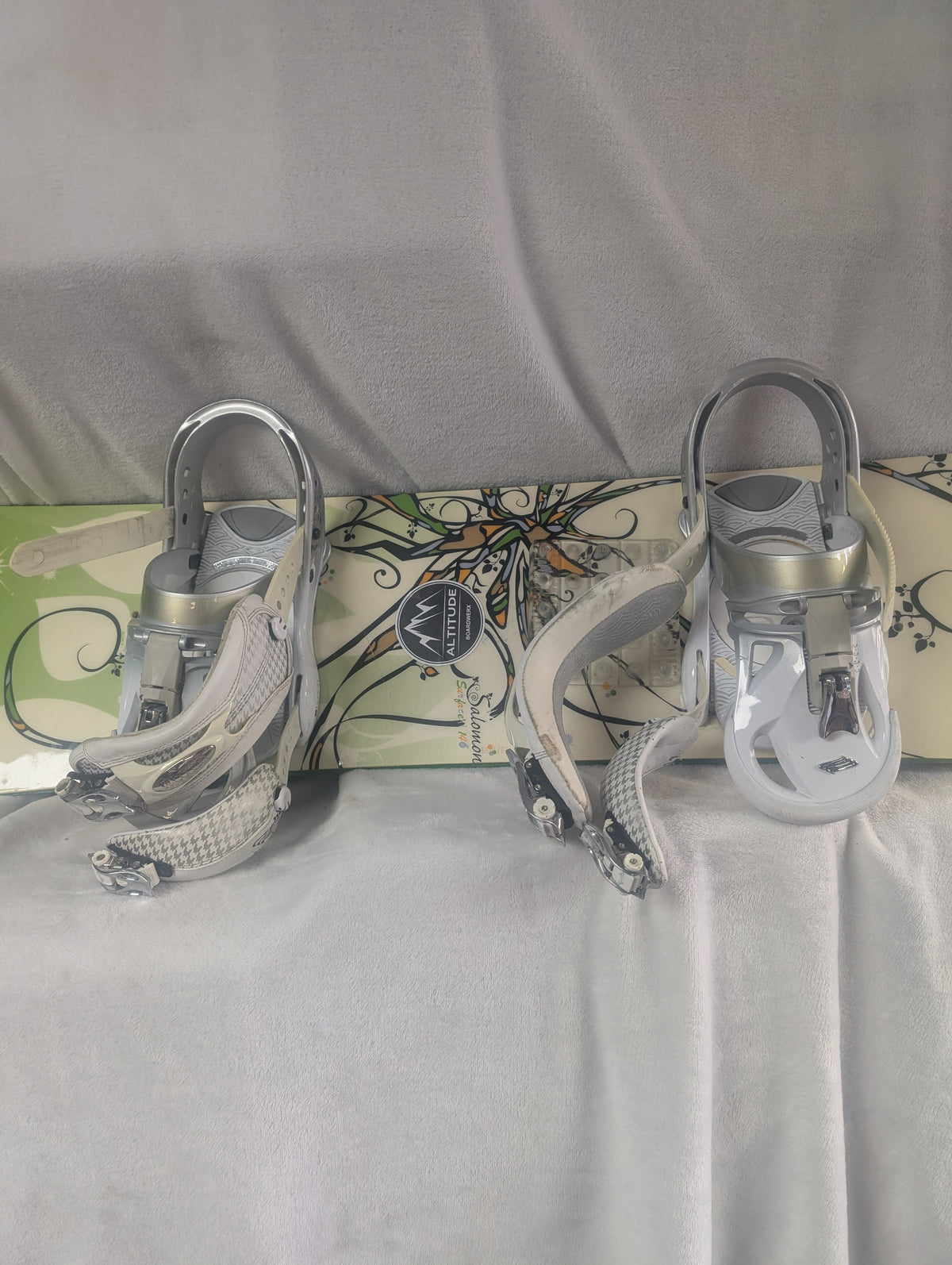 Salomon Surface Snowboard Size 146 cm Color Green w/Burton Escapade Bindings Size M/L Condition Used