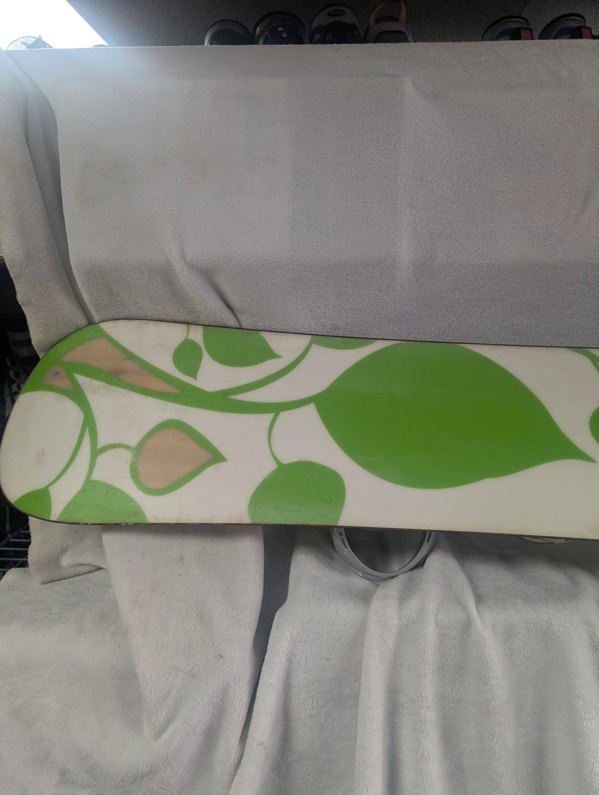 Salomon Surface Snowboard Size 146 cm Color Green w/Burton Escapade Bindings Size M/L Condition Used