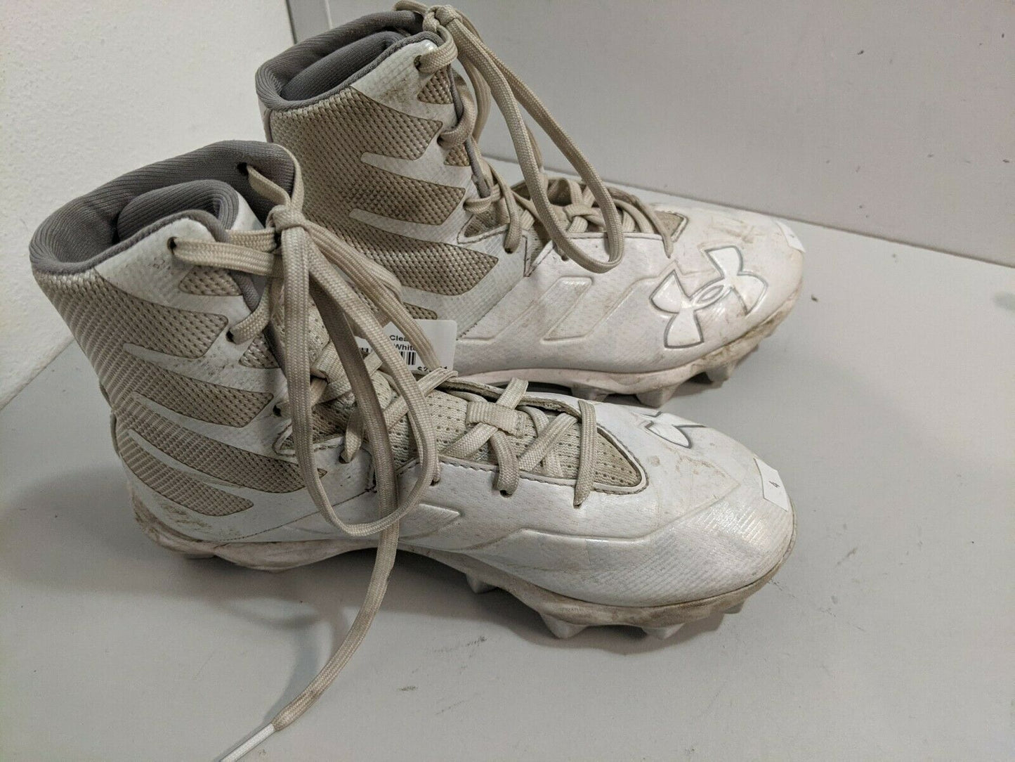 Under Armor Highlight Cleats Size 4 Color White