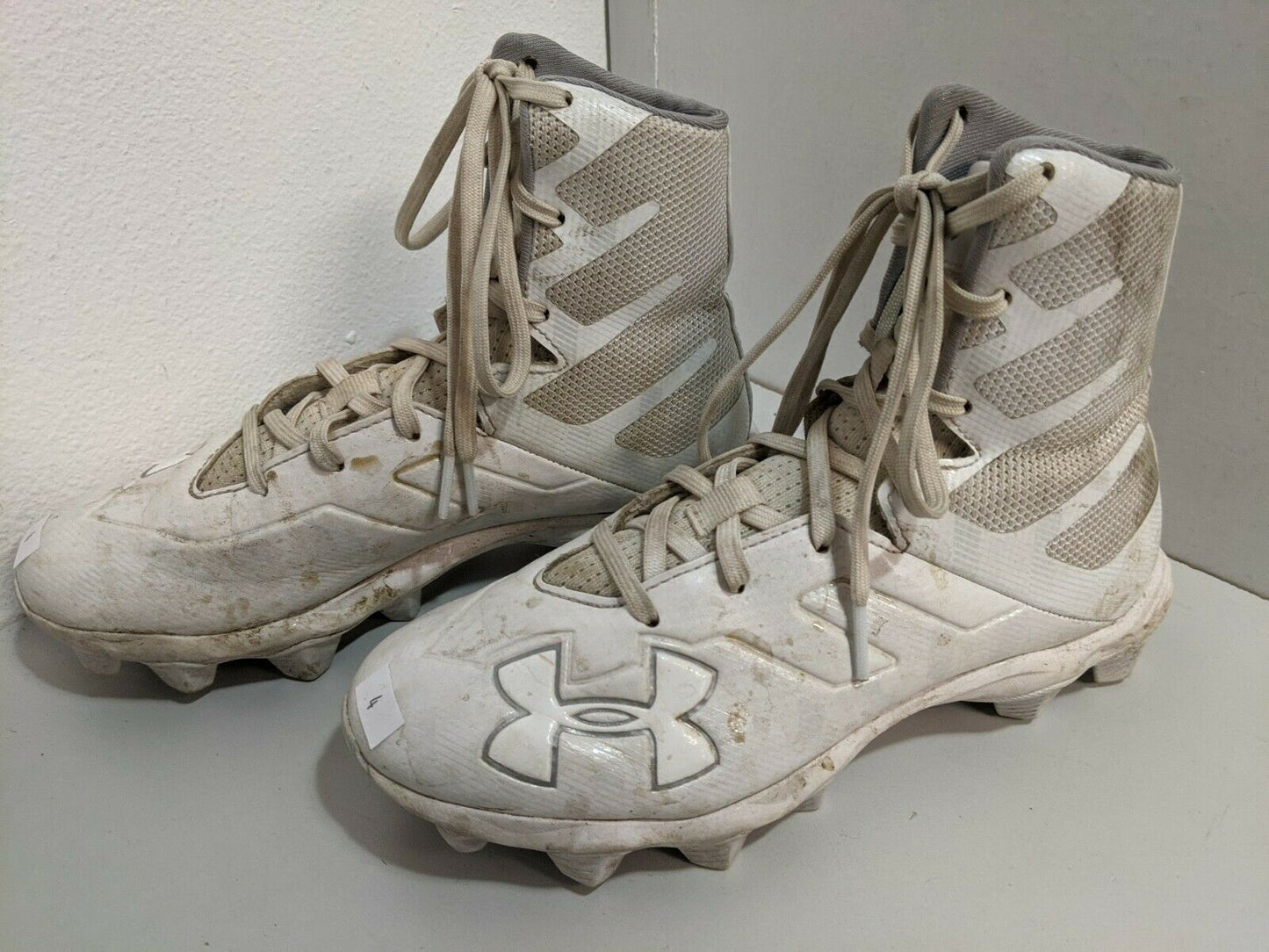 Under Armor Highlight Cleats Size 4 Color White