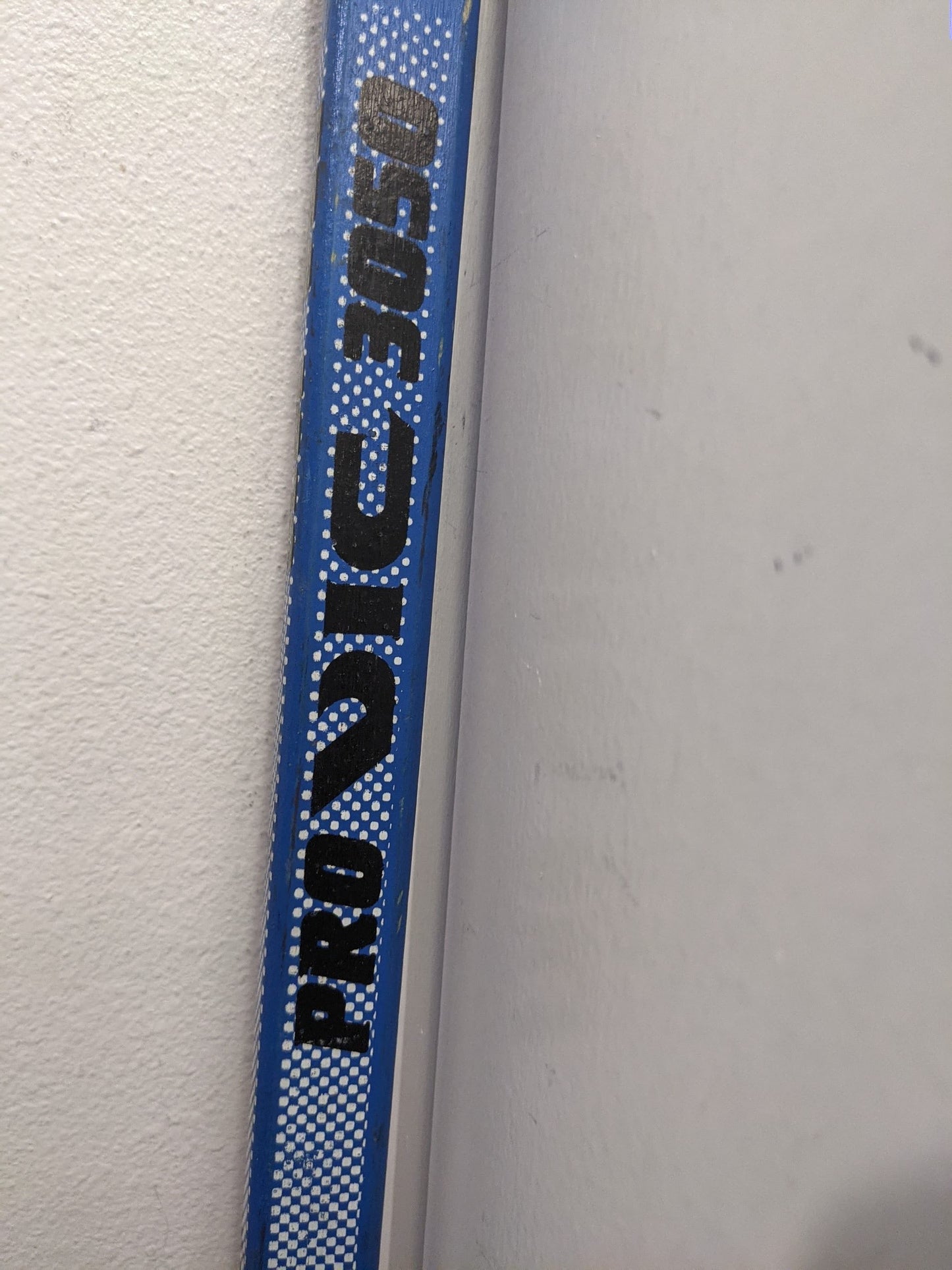 Pro Vic 3050 Hockey Stick 60 In Blue (LH) Used LG Johnson Canada Sr