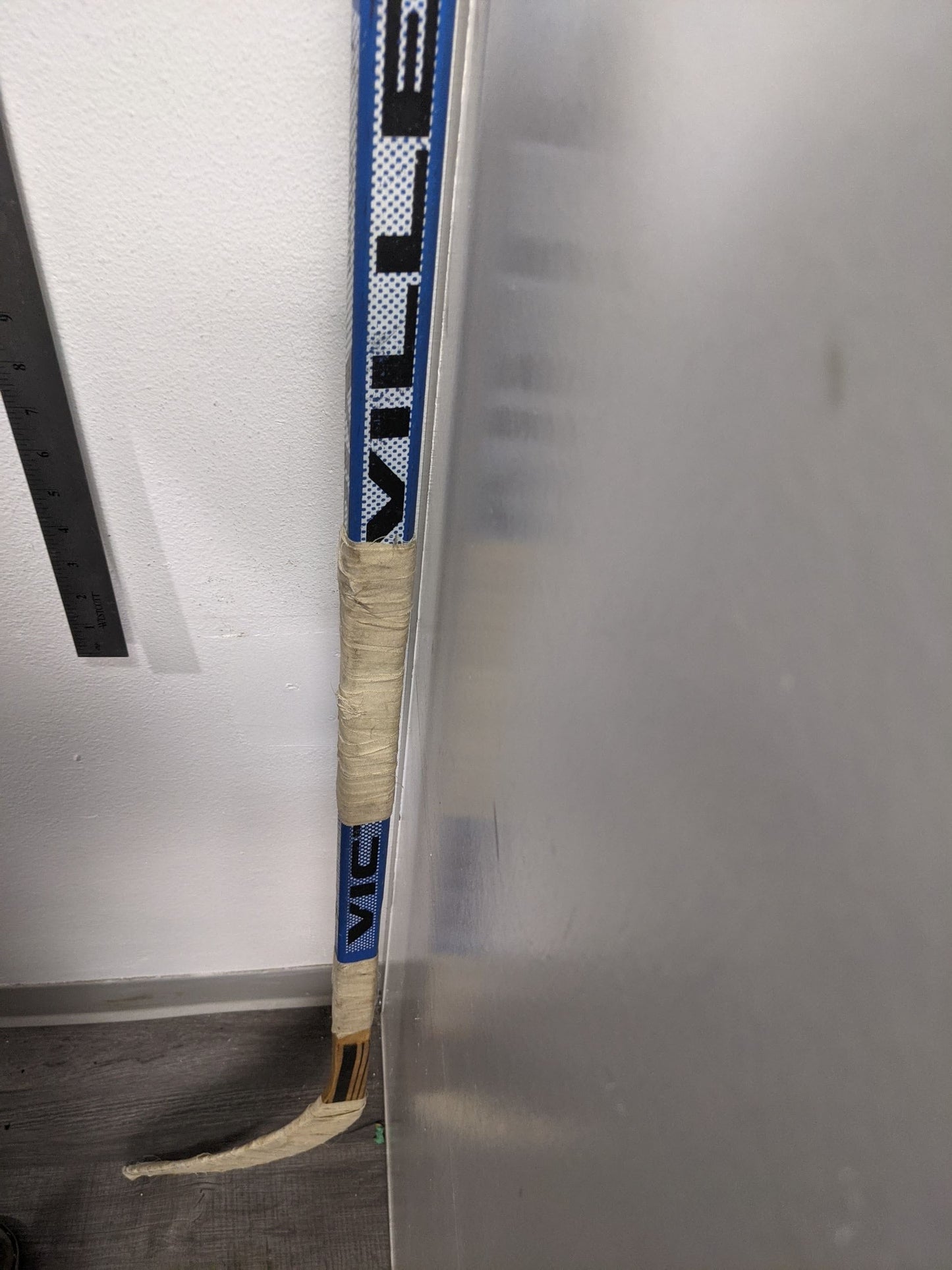 Pro Vic 3050 Hockey Stick 60 In Blue (LH) Used LG Johnson Canada Sr