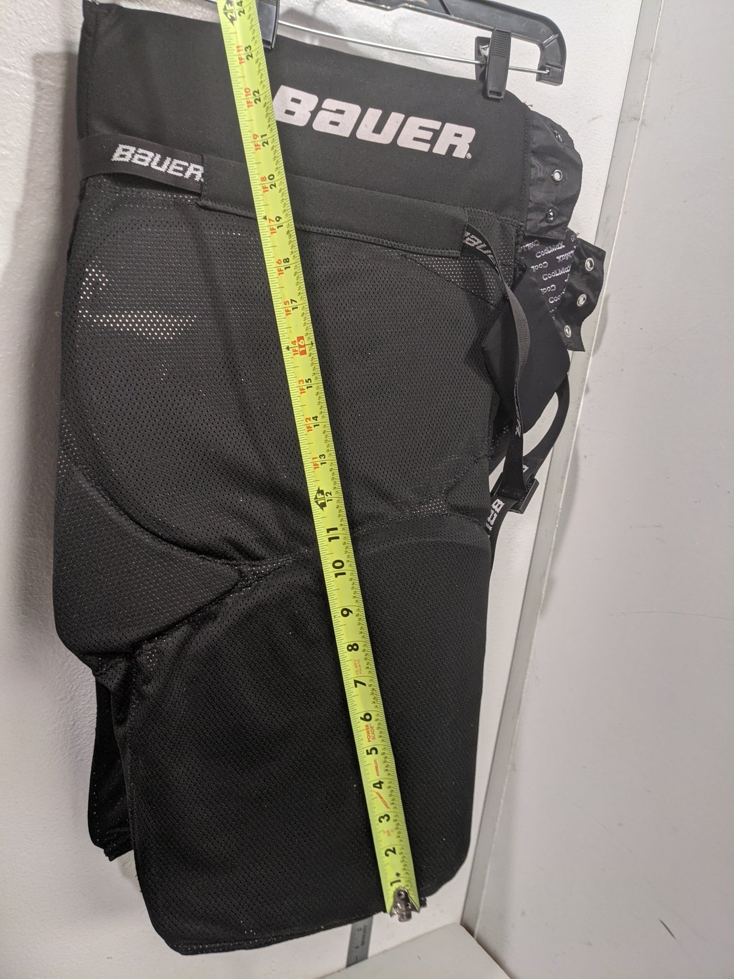 Bauer Hockey Breezers Size Youth Large Black Used