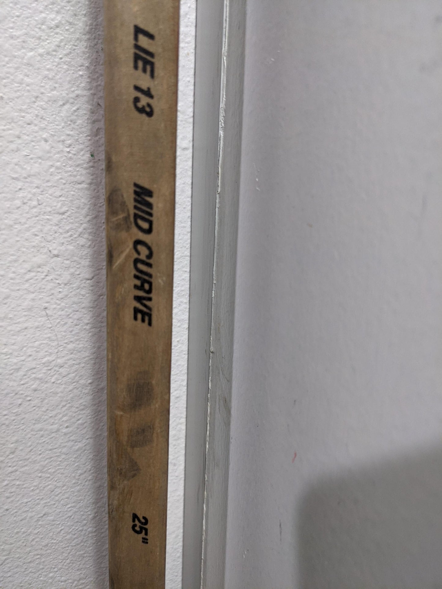 Warrior Wooden Hockey Goalie Stick Size 58 In Black Used (LH)
