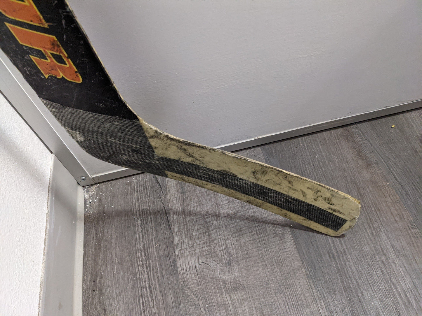 Warrior Wooden Hockey Goalie Stick Size 58 In Black Used (LH)