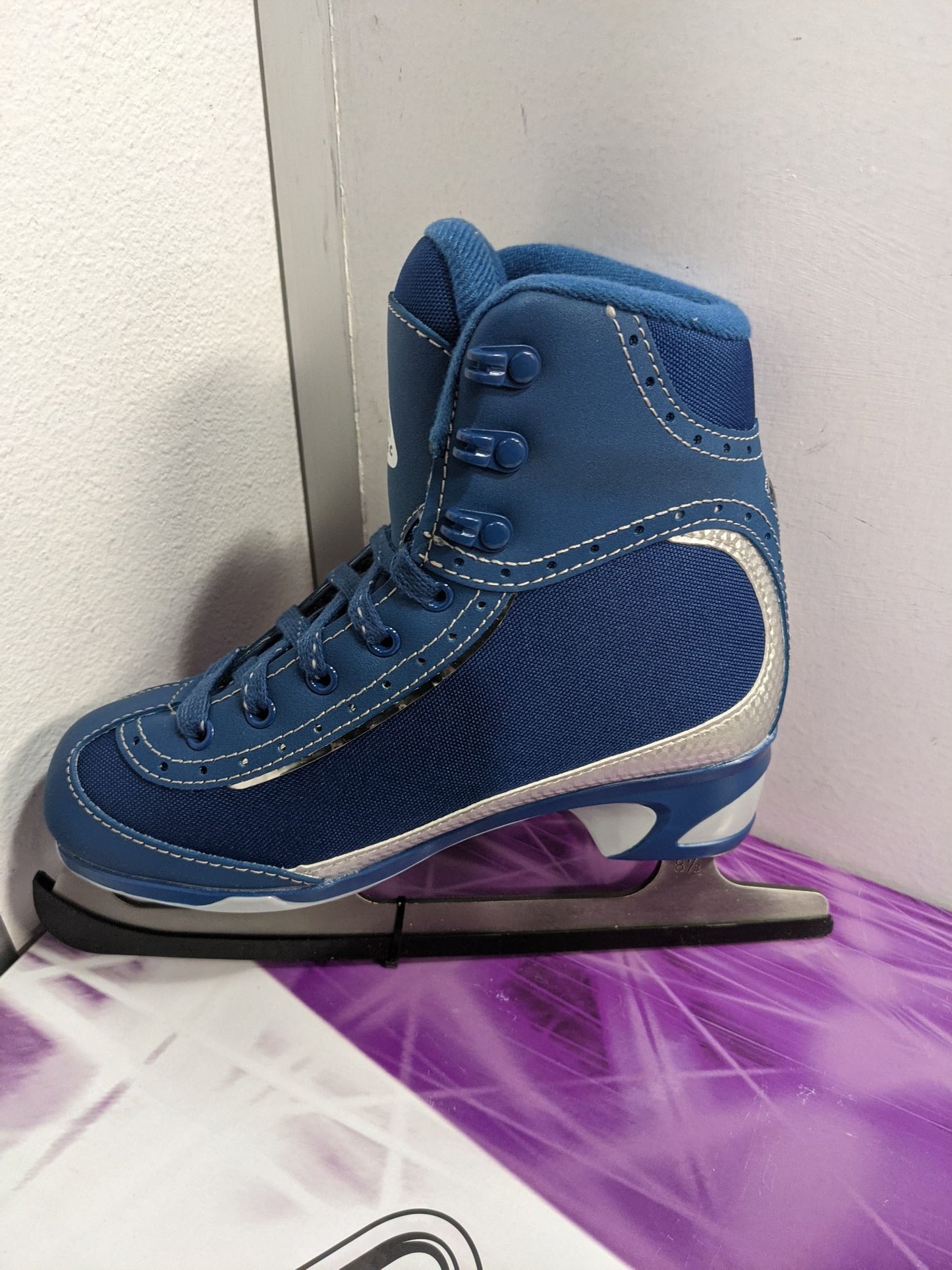 Jackson Softec Ice Skates  Vista Youth ST3201 Blue New