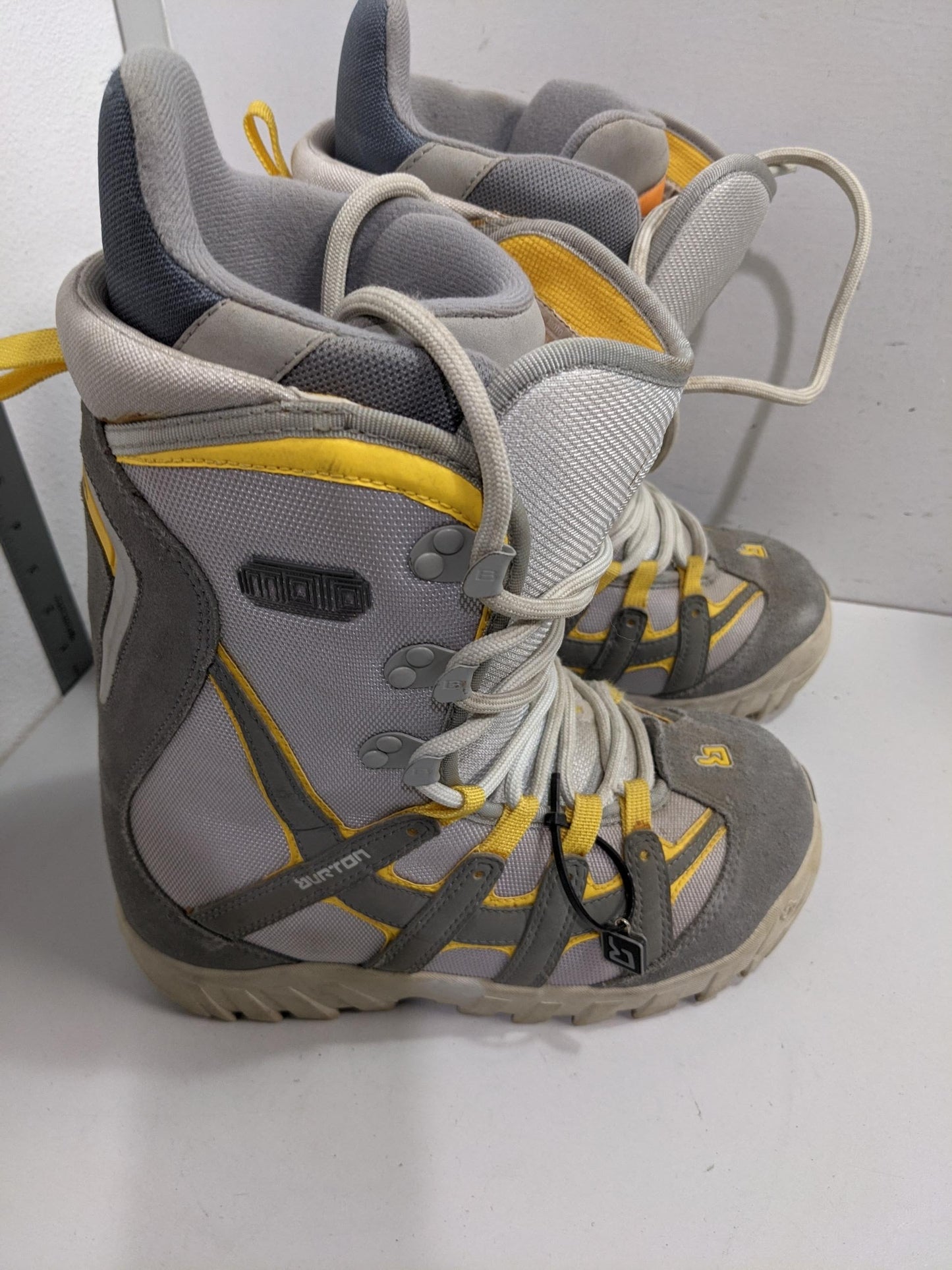 Burton Lace-Up Snowboard Boots Size 6 Gray Used