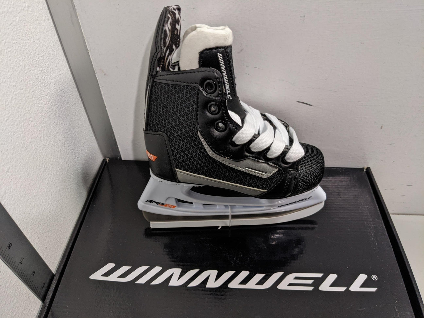 Winnwell Ice Skates AMP300 Youth Sizes Black New SK1703BB Hockey Skates Balance Blades