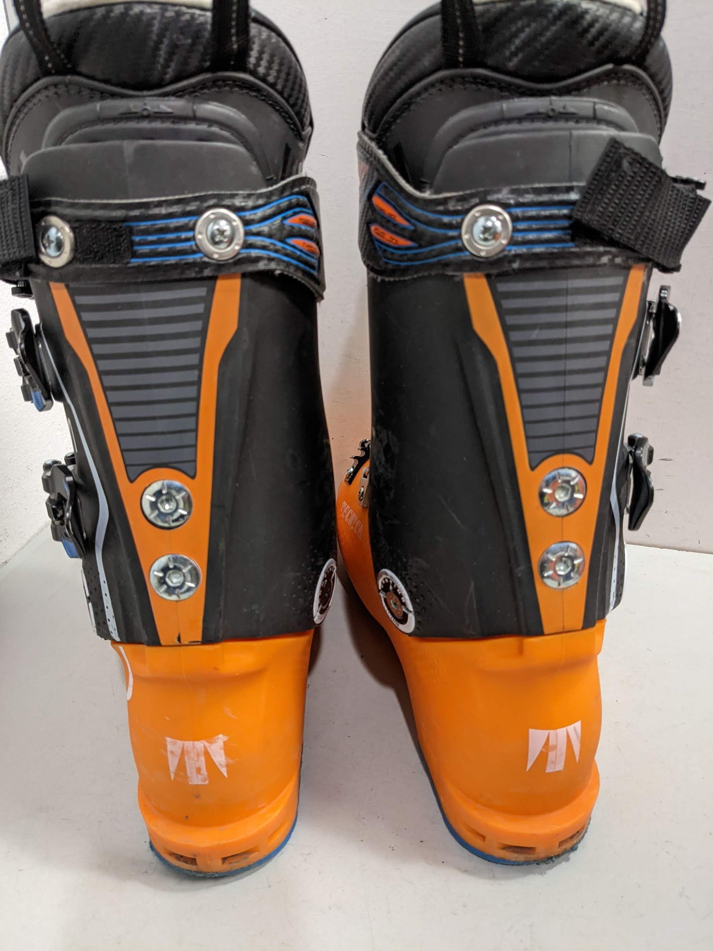 Tecnica Mach 1 LV Ski Boots Size Mondo 24.5 Orange Used